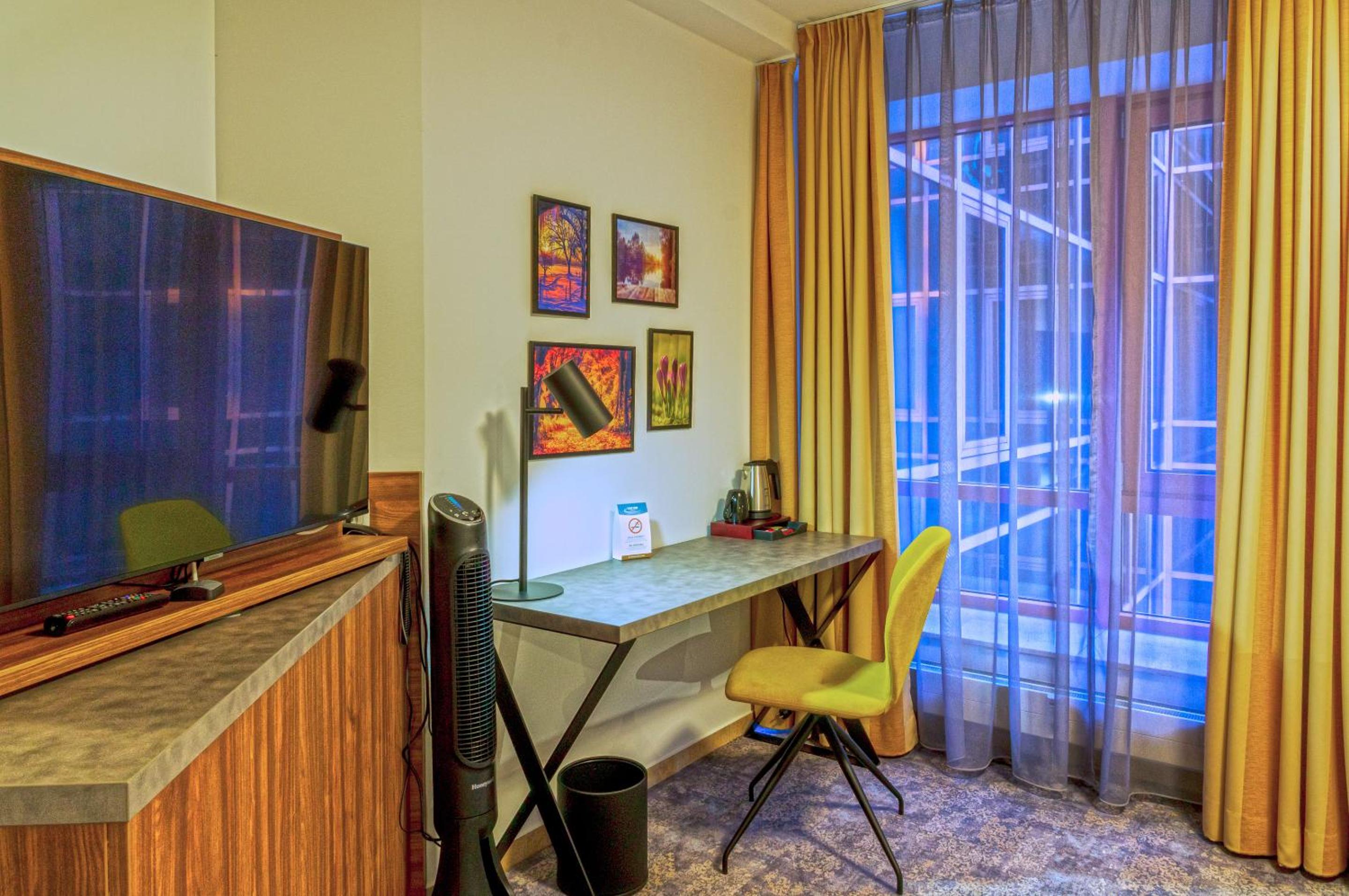 Suite - Photo 9