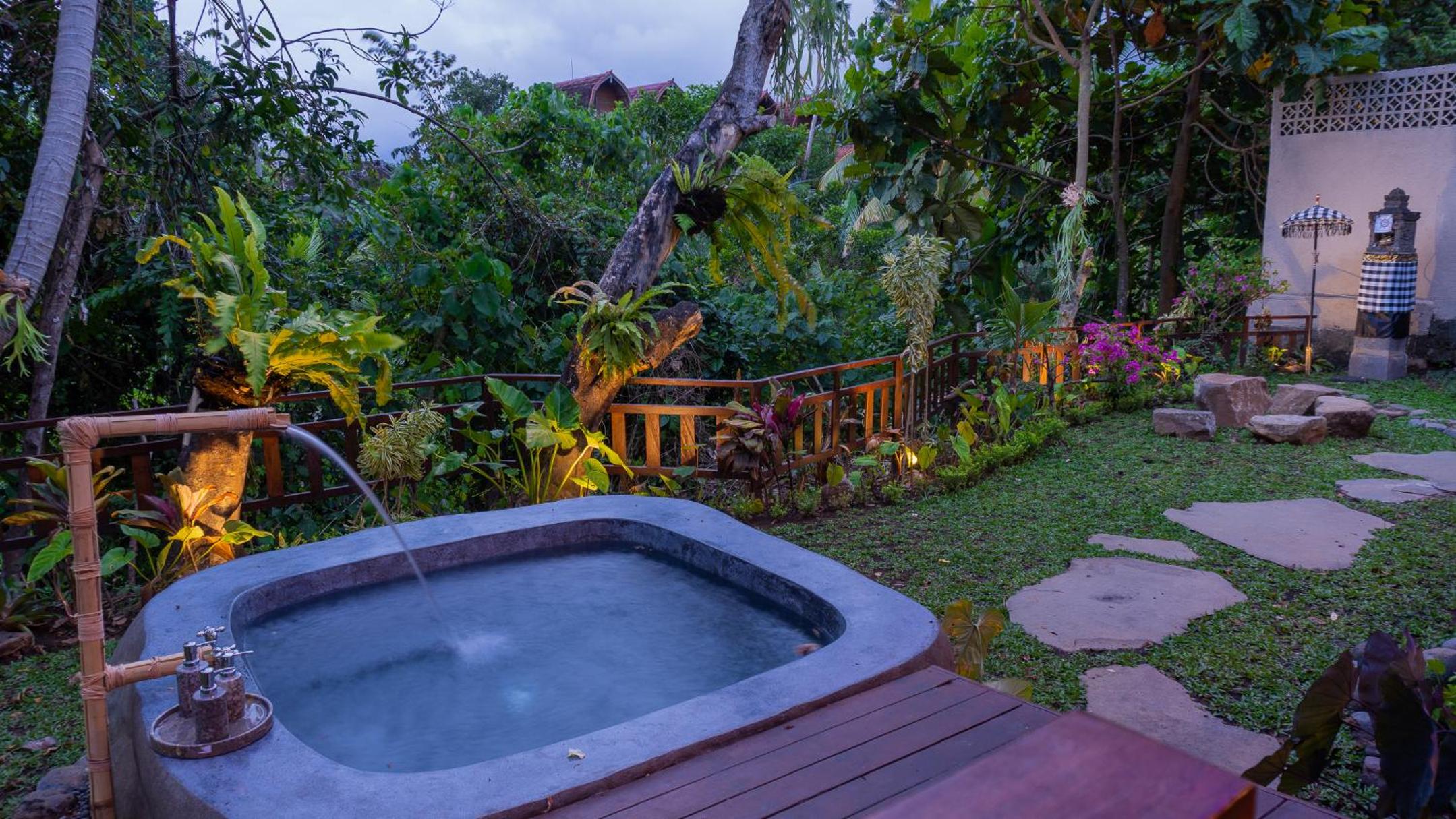 Villa - Photo 2