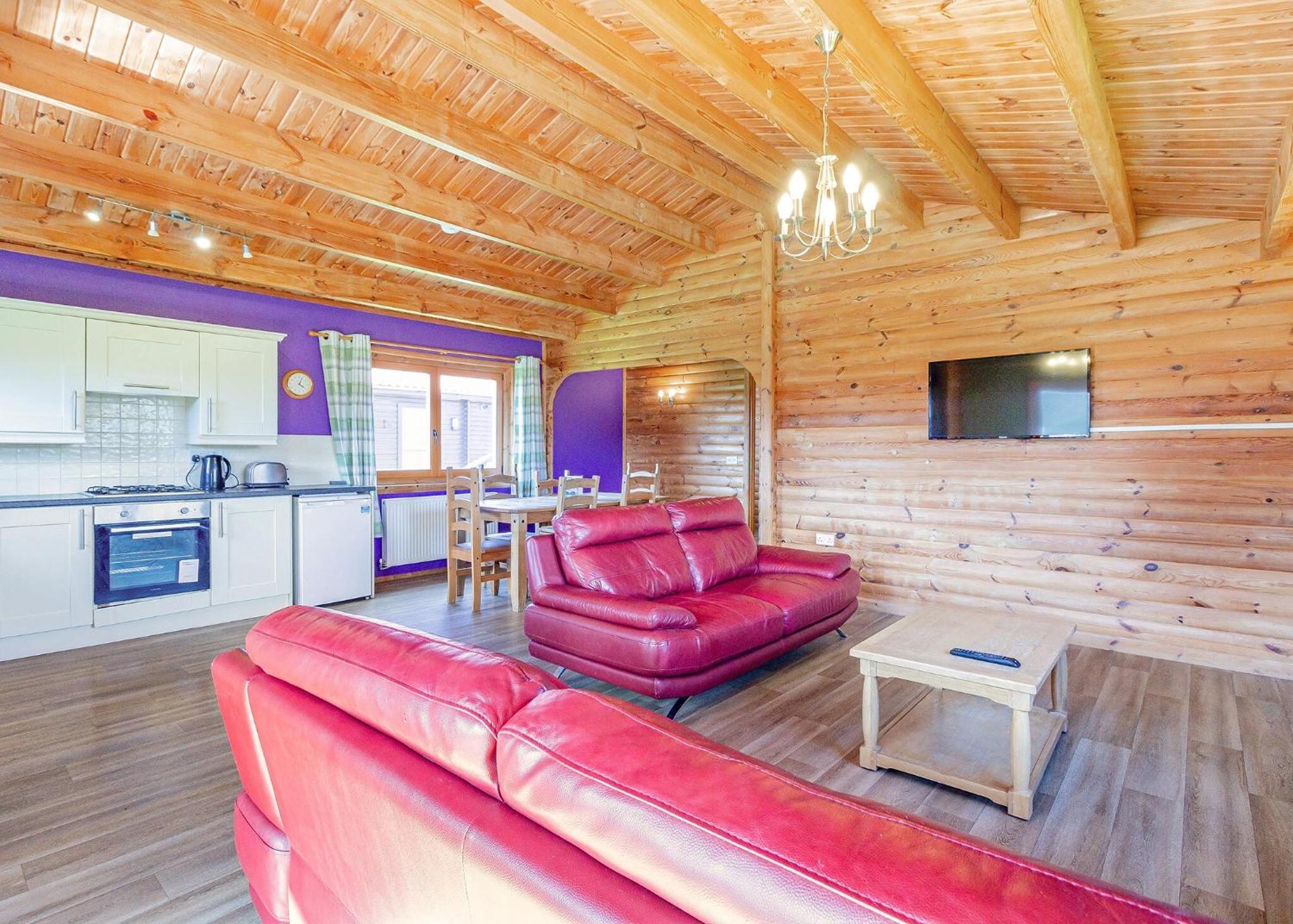 Three-Bedroom House 4 photo 2