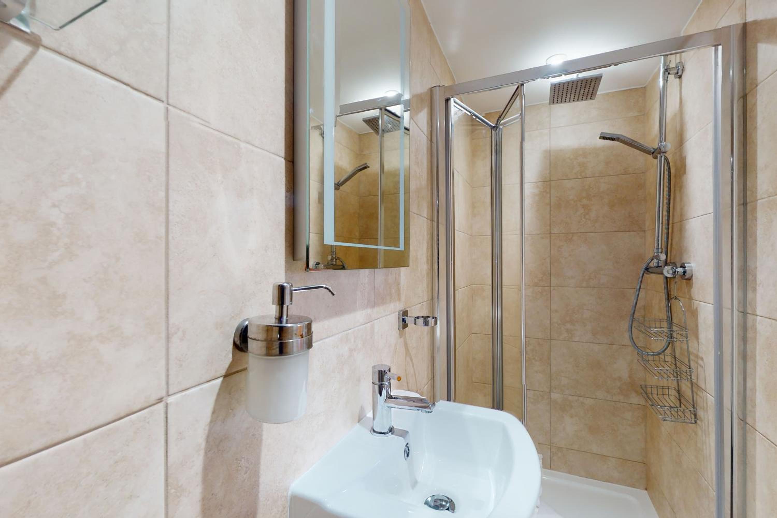 Three-Bedroom Apartment - Photo 6