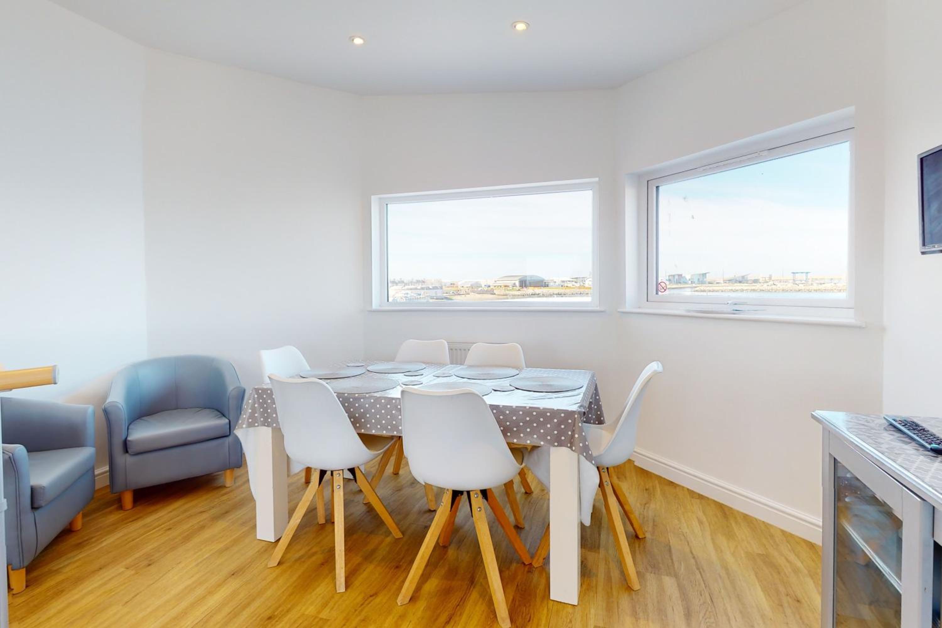 Three-Bedroom Apartment - Photo 16