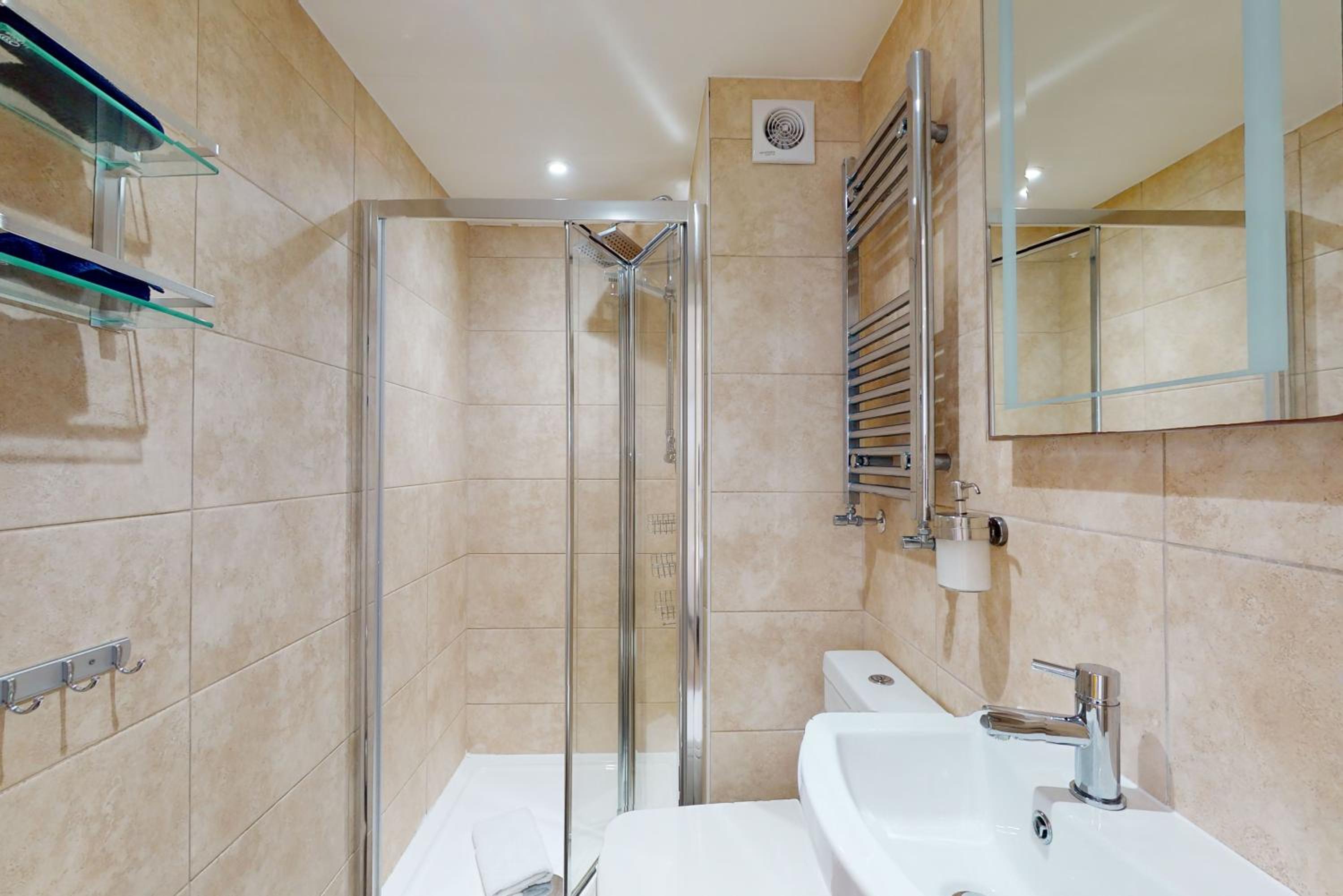 Three-Bedroom Apartment - Photo 3