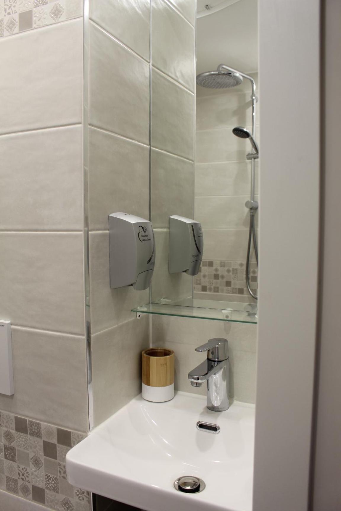 Double Room - Photo 5