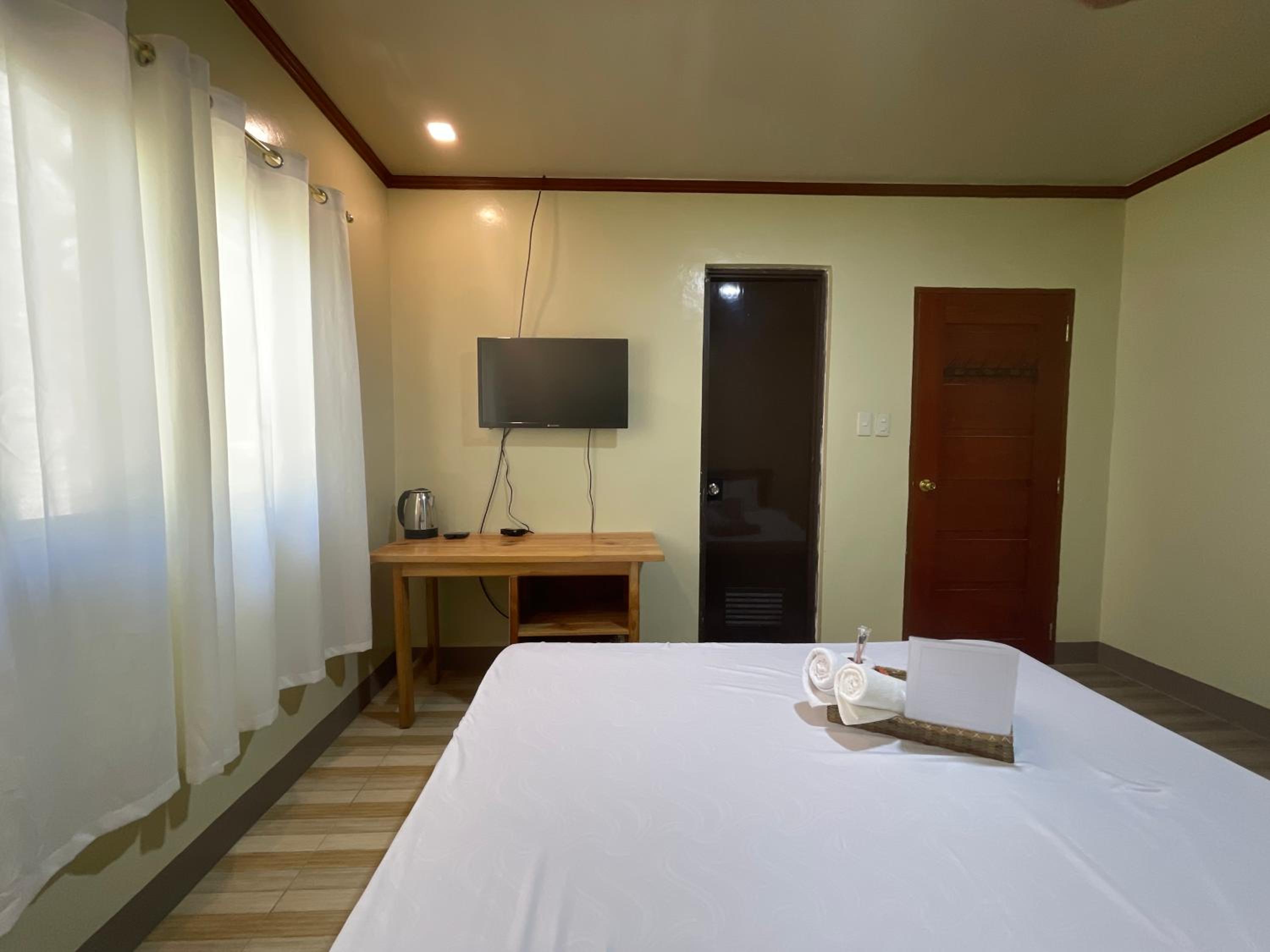 Standard Single Room with Shower photo 3