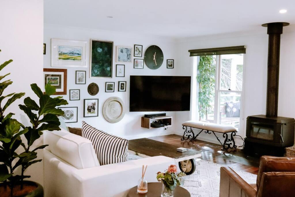 Five-Bedroom House photo 1