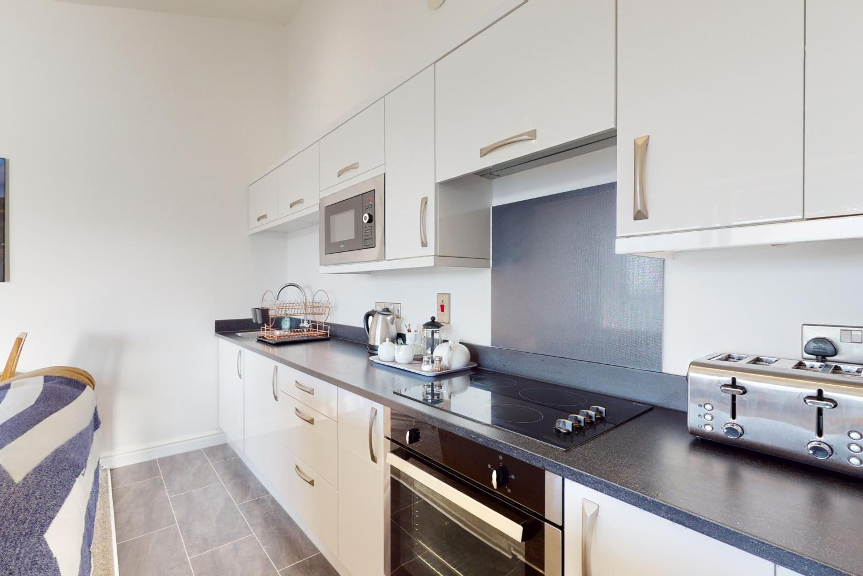 One-Bedroom Apartment - Photo 4