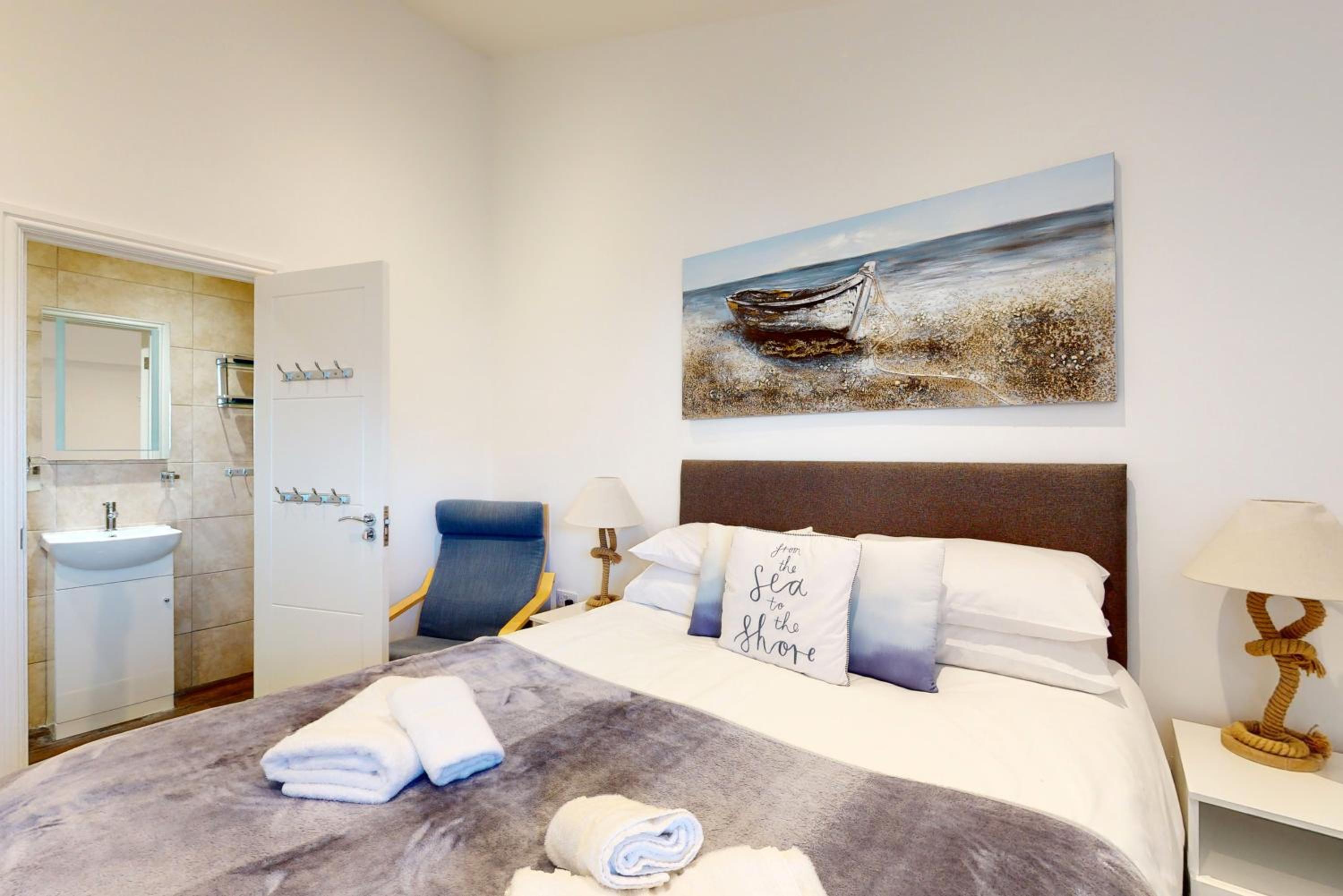 One-Bedroom Apartment - Photo 1