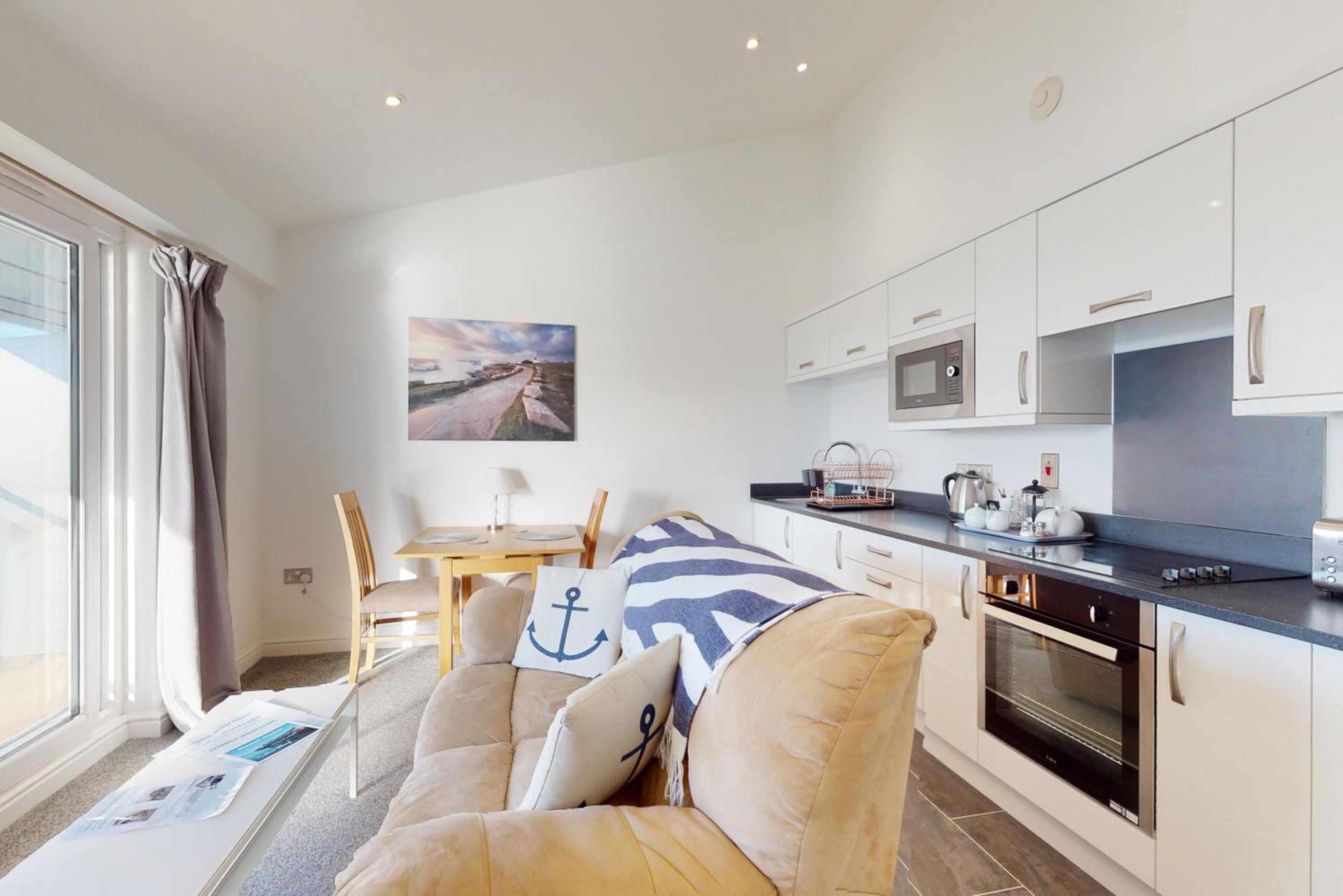 One-Bedroom Apartment - Photo 2