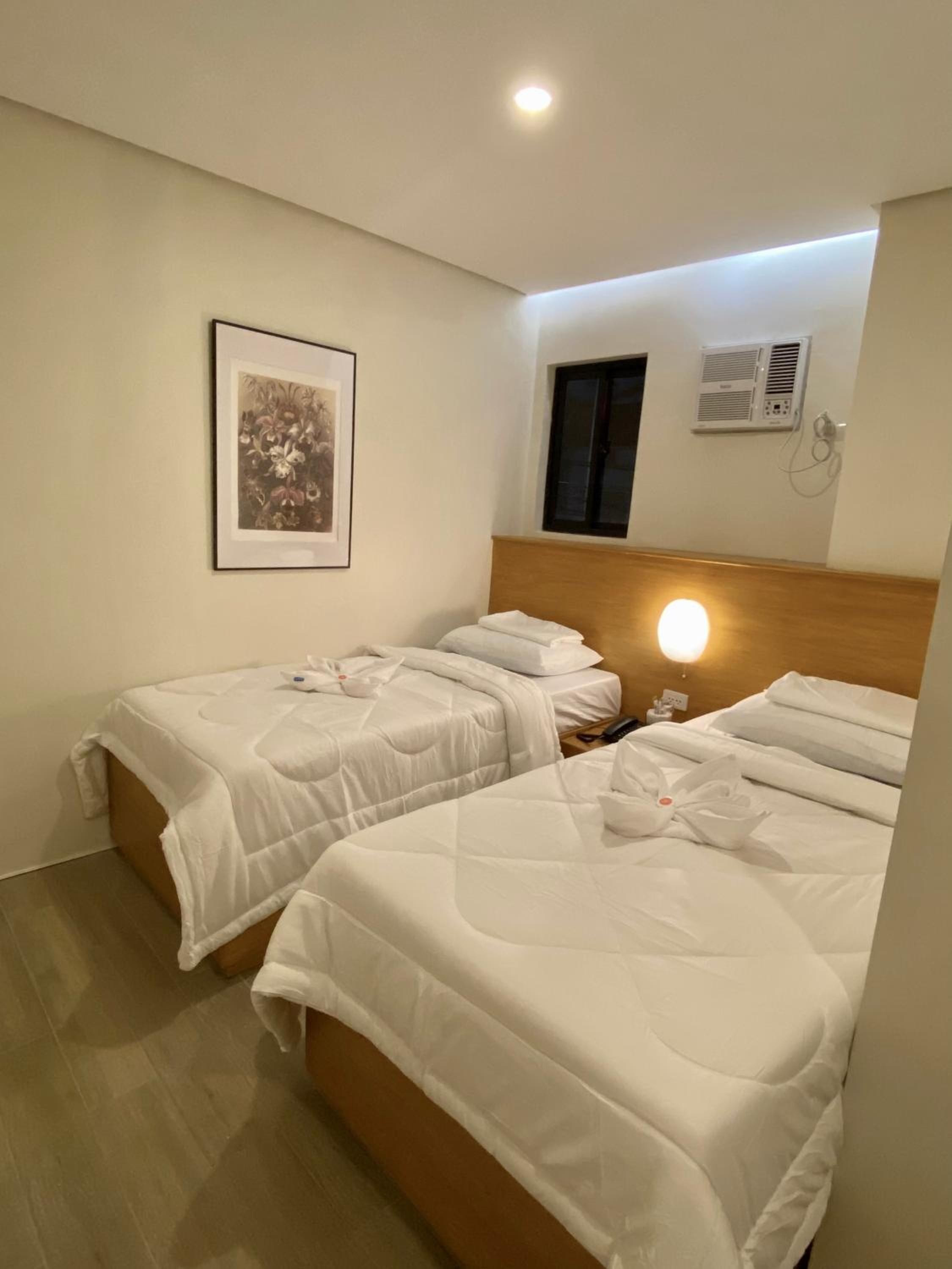 Twin Room with Bathroom - Photo 2