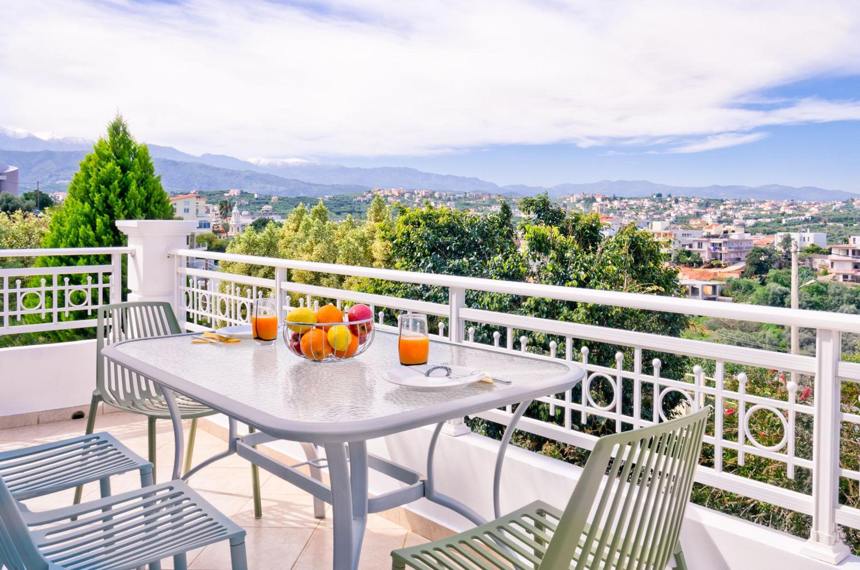Apartment with Mountain View photo 2