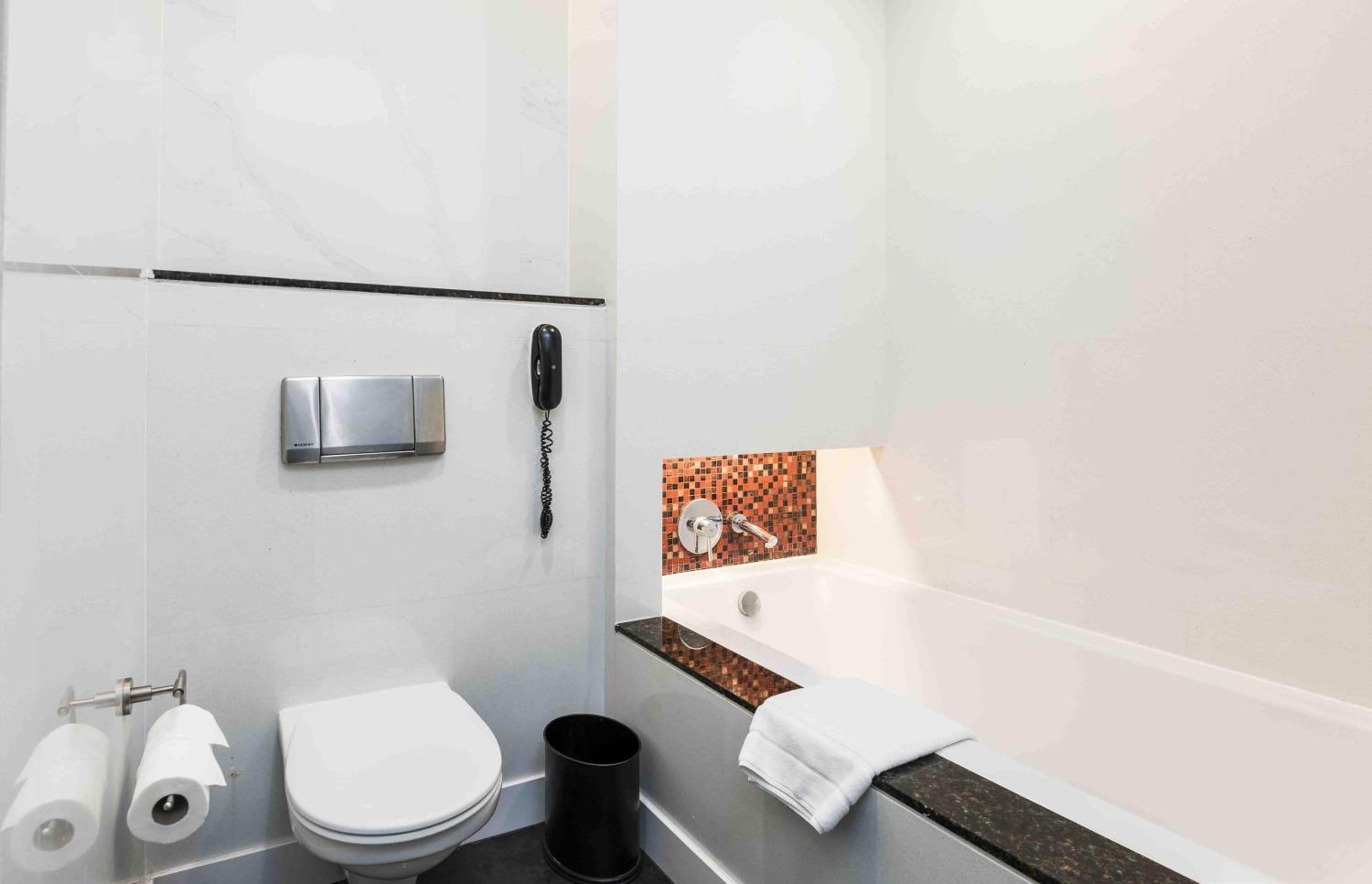 One-Bedroom Suite King with River View