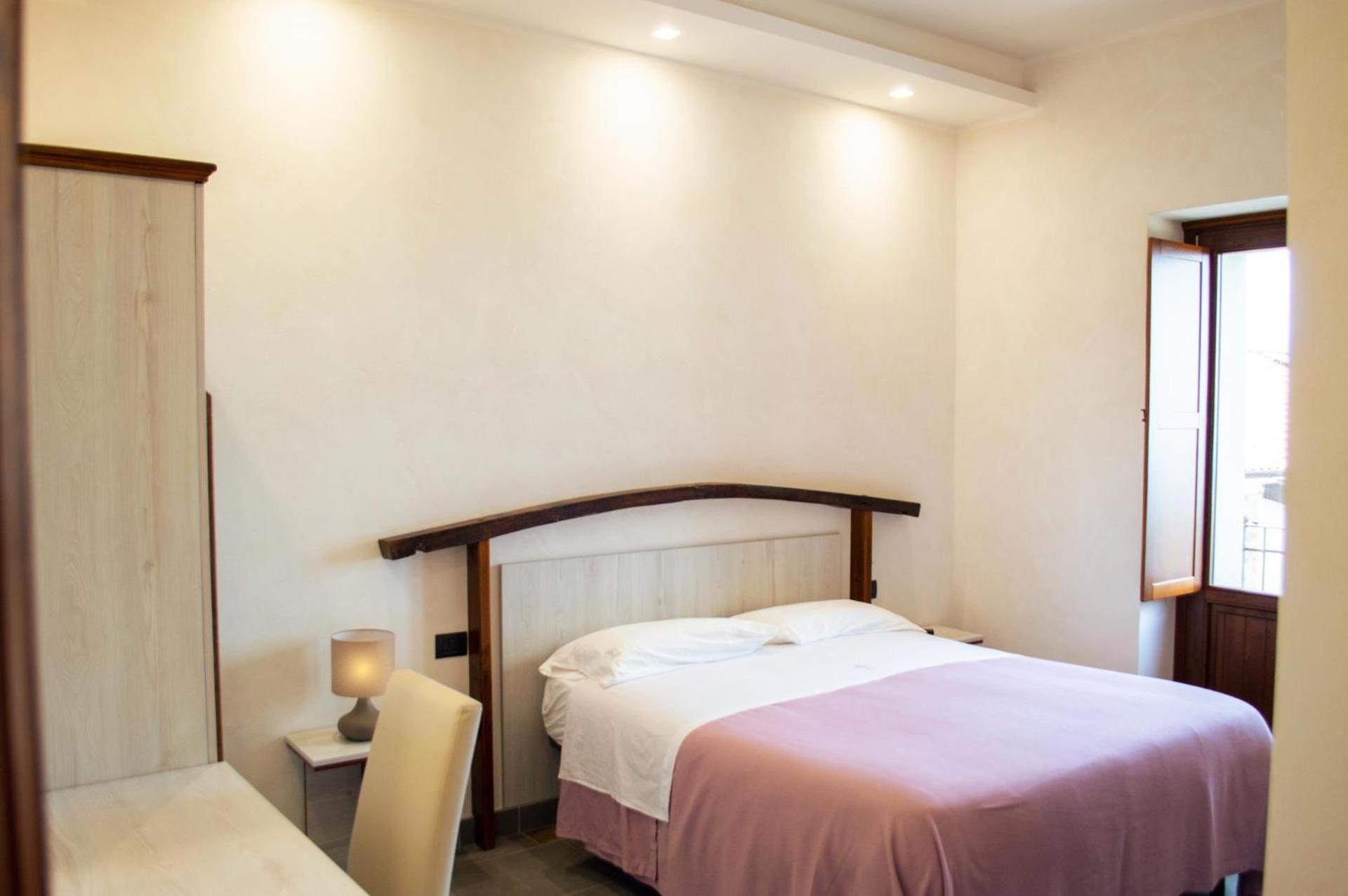 Double Room with Balcony and Sea View - Photo 15