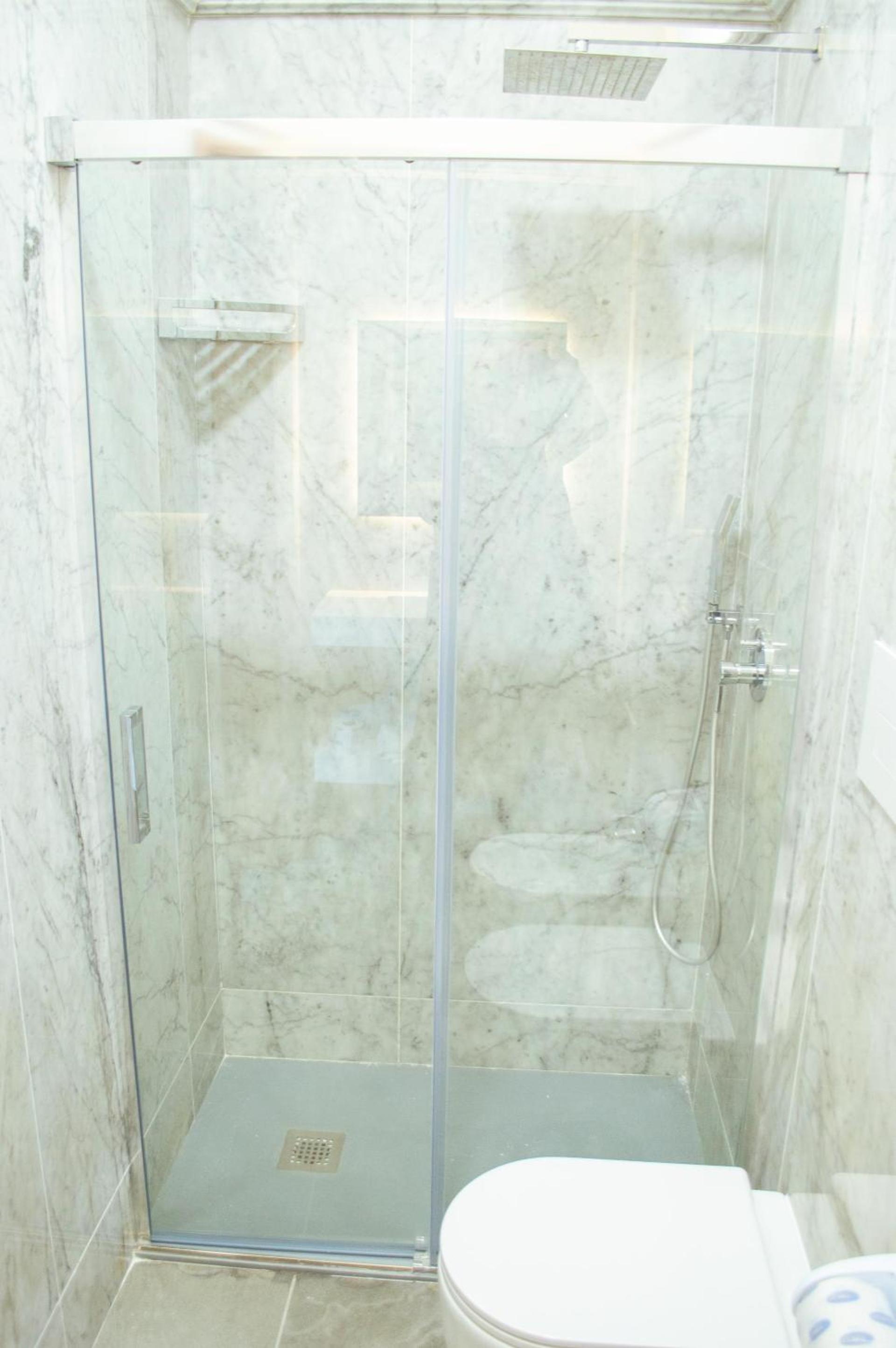 Double Room with Balcony and Sea View - Photo 3