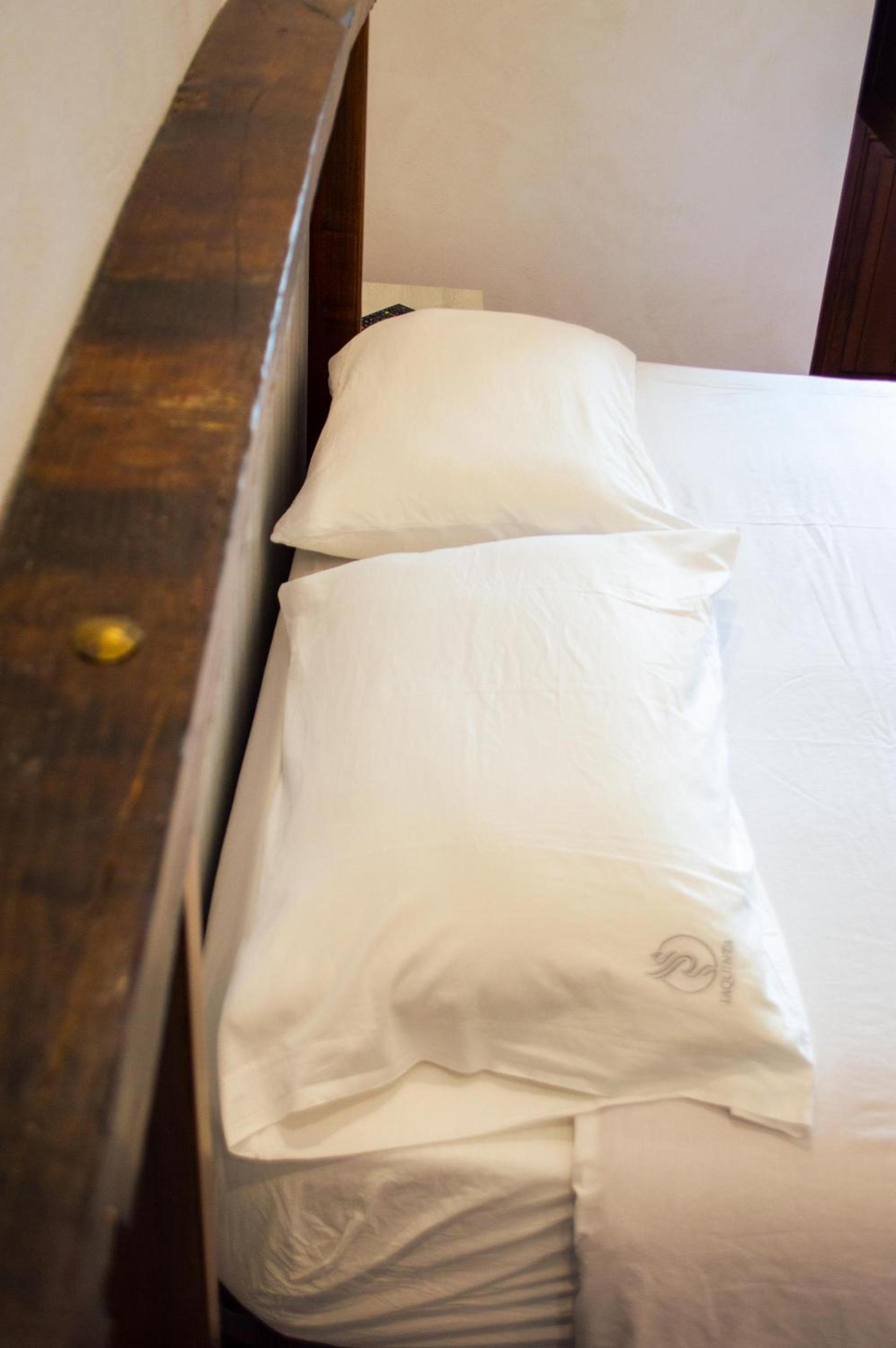 Double Room with Balcony and Sea View - Photo 6