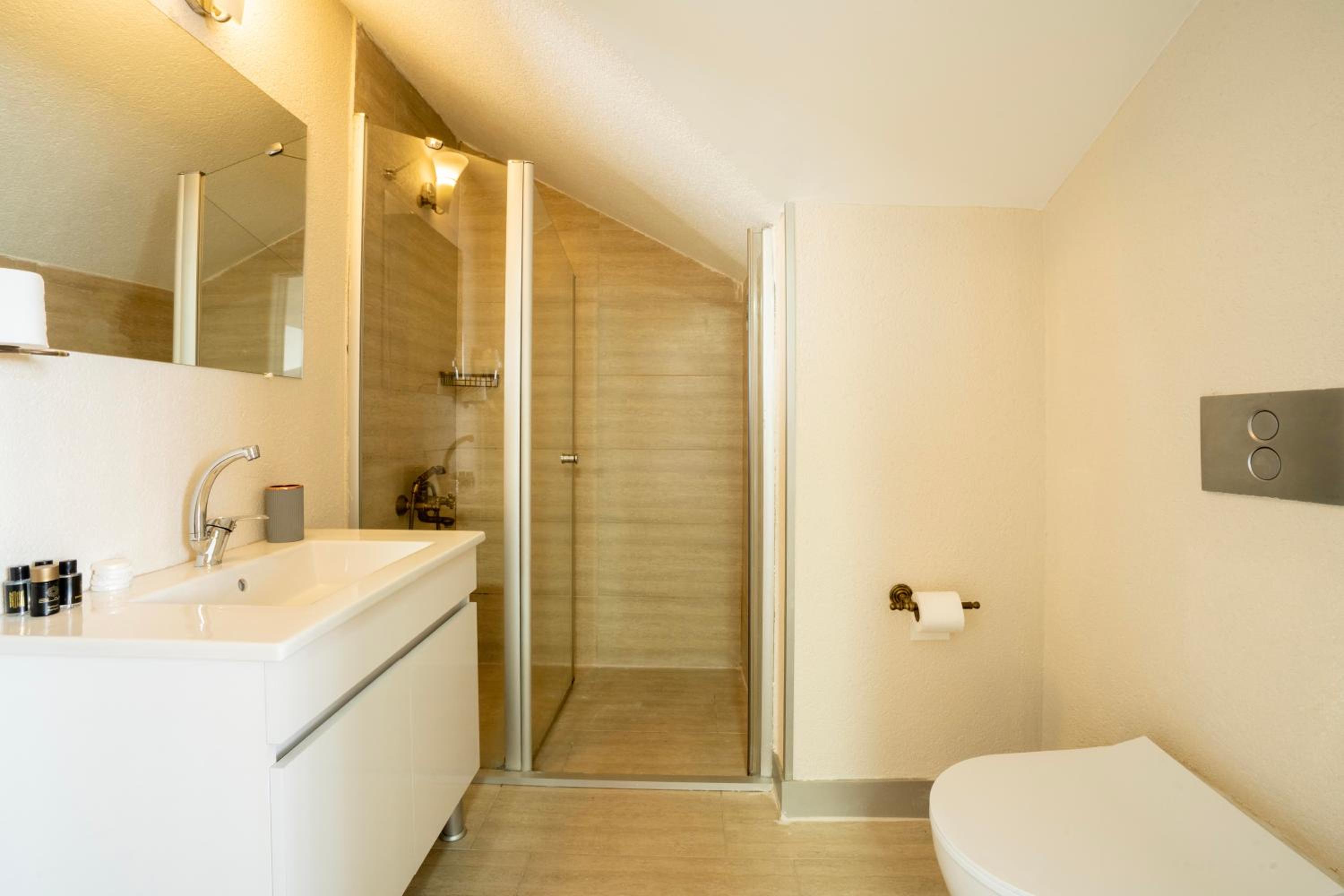 Budget Double or Twin Room photo 3