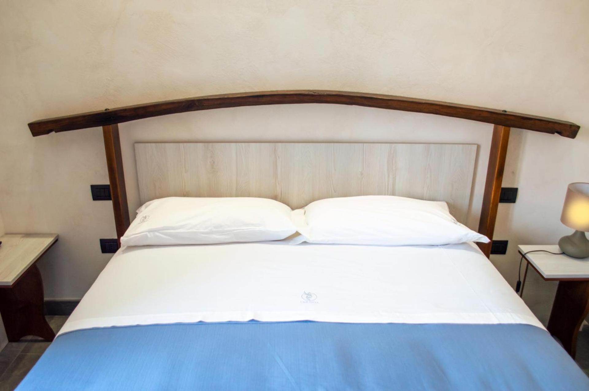 Double Room with Balcony - Photo 6