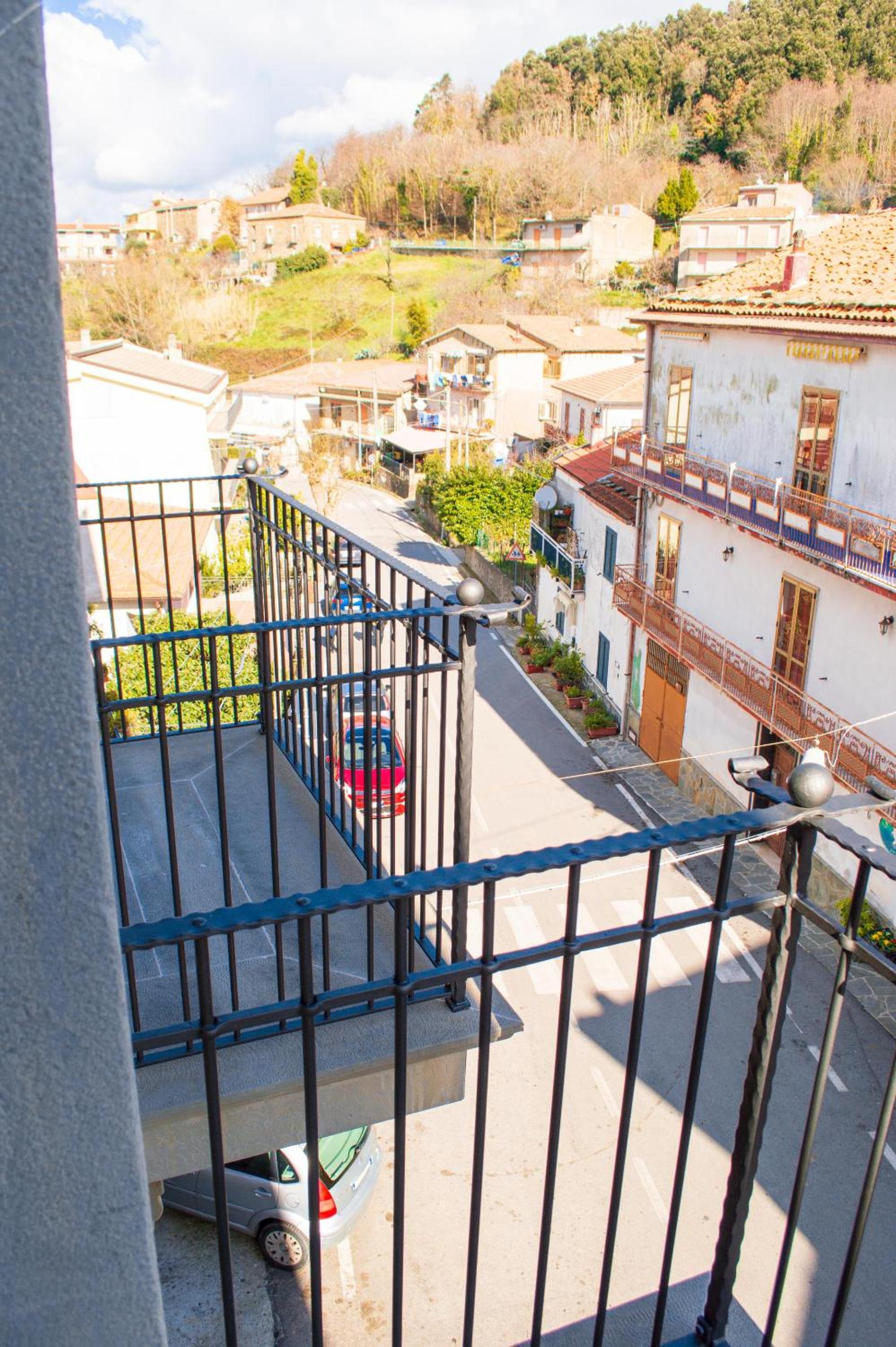 Double Room with Balcony - Photo 16