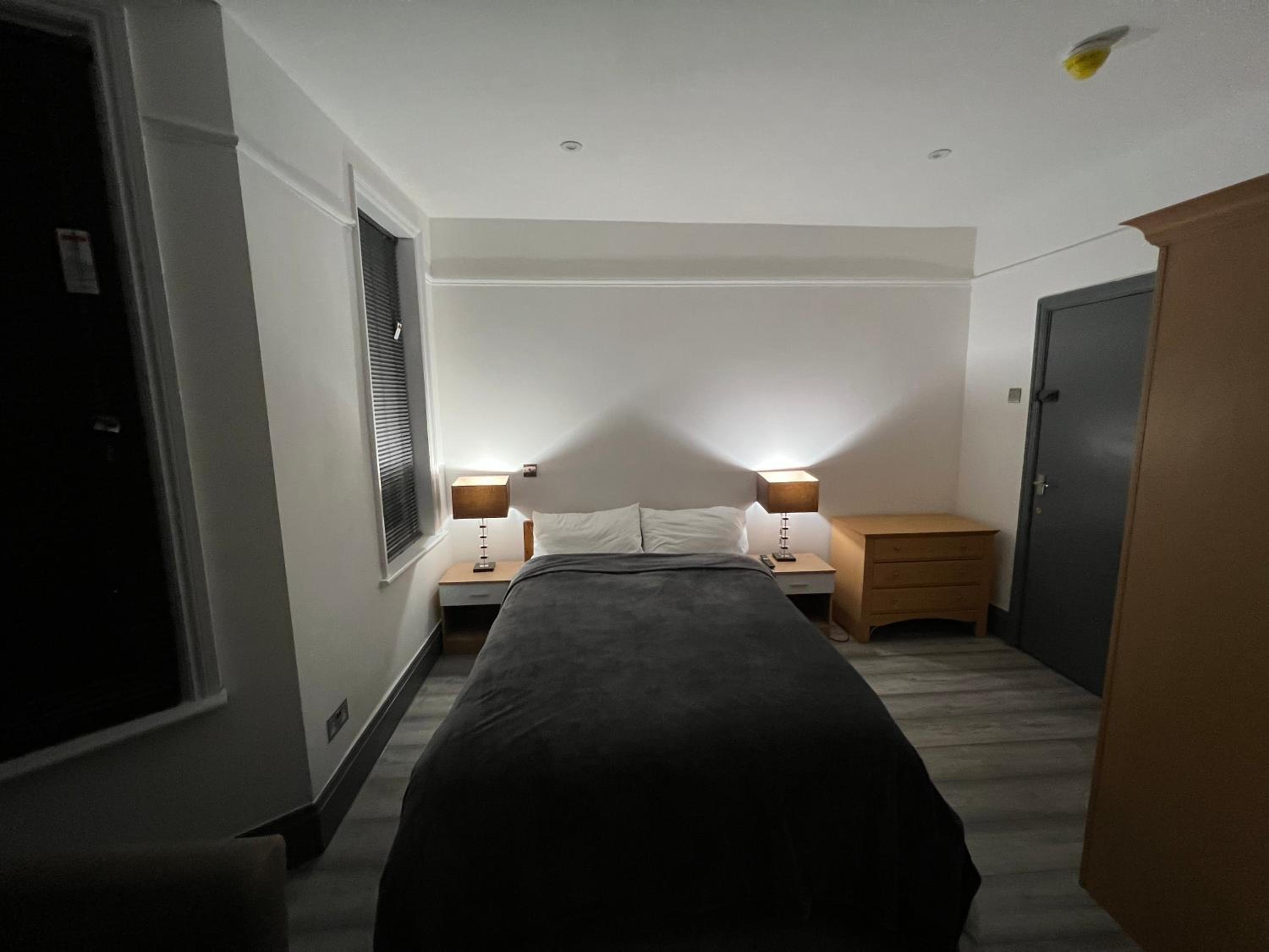 Double Room with Private Bathroom photo 1