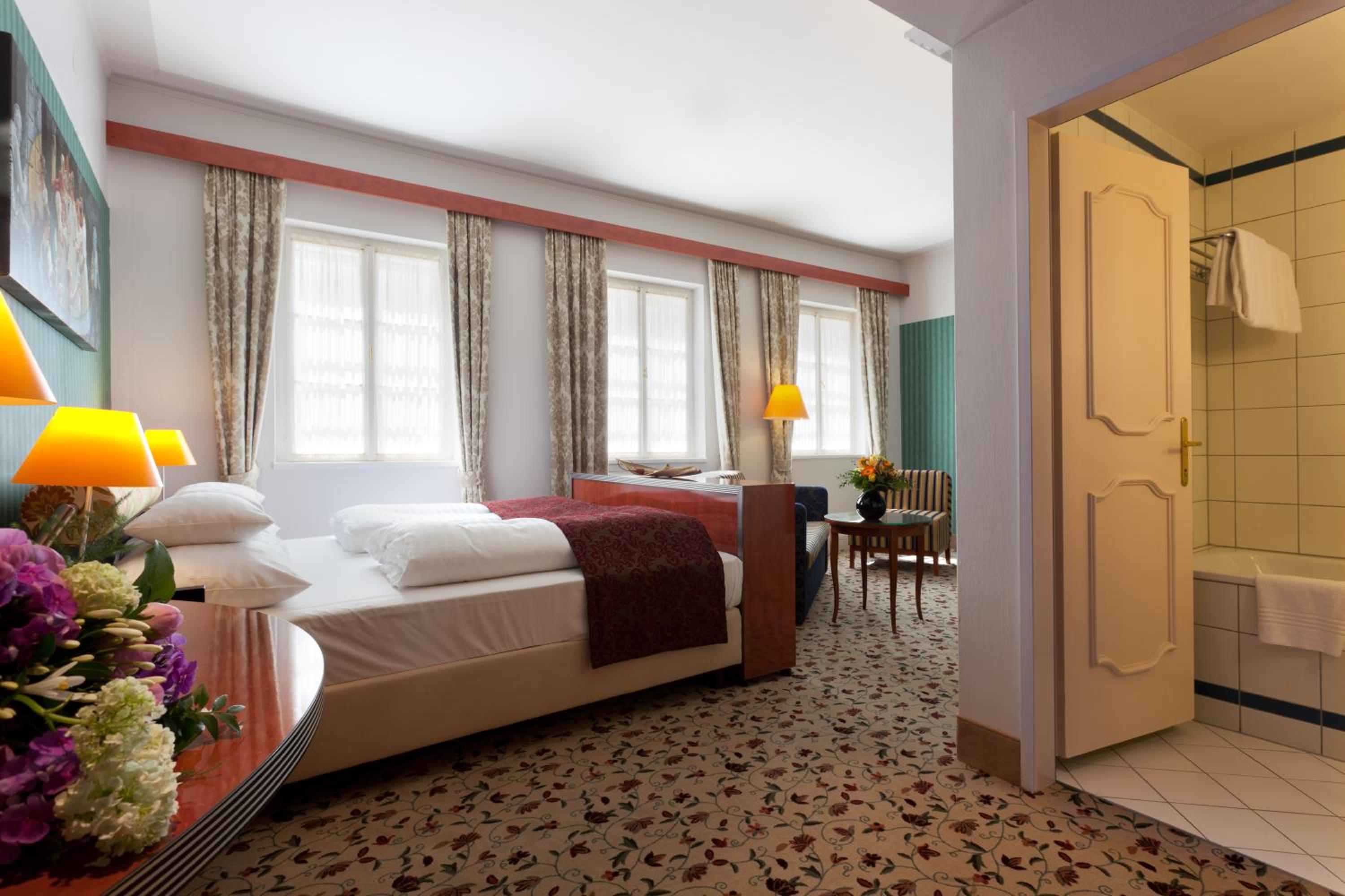 Privilege King Room photo 3