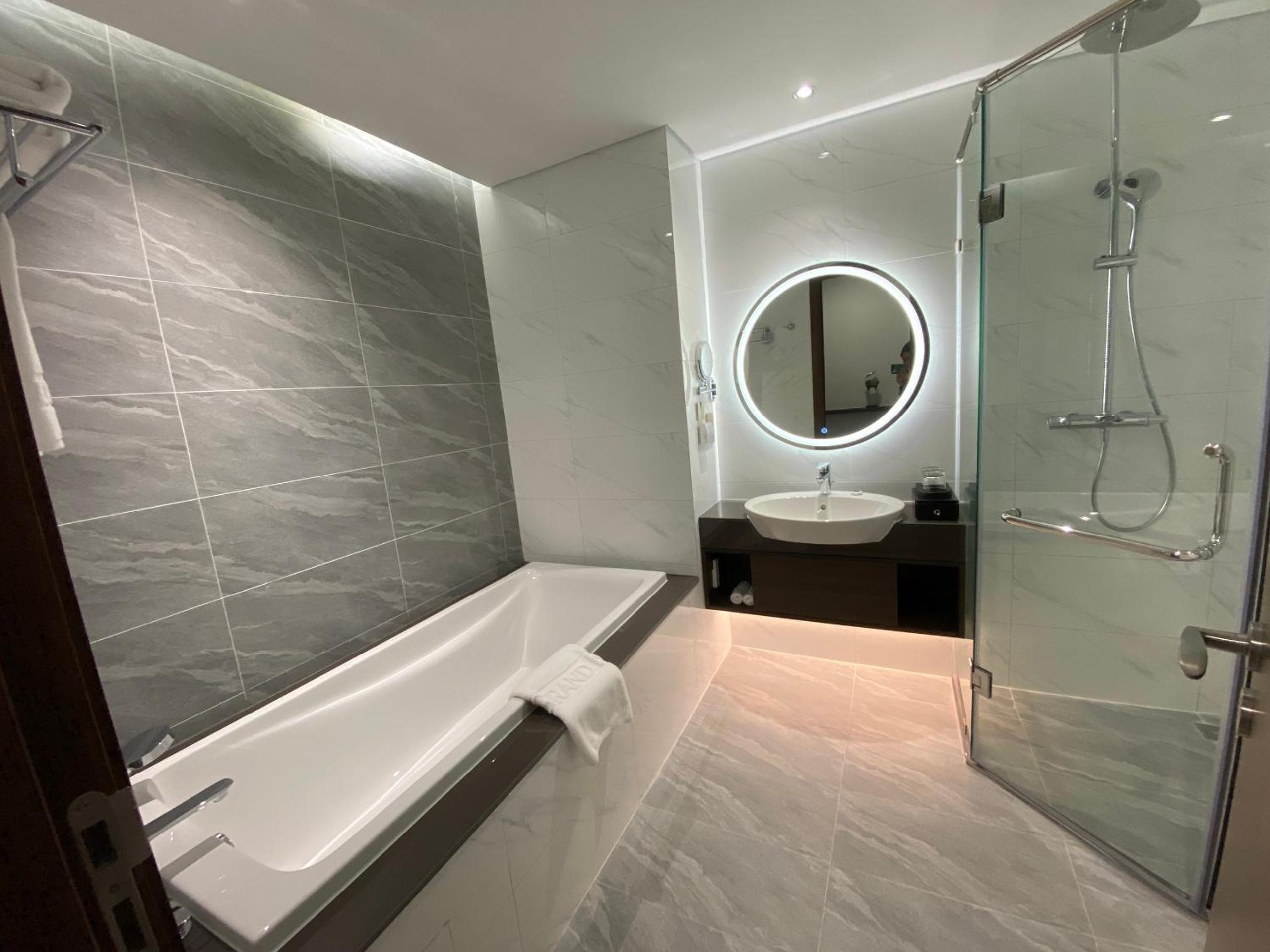 Two Bedroom Executive Suite thumbnail 5