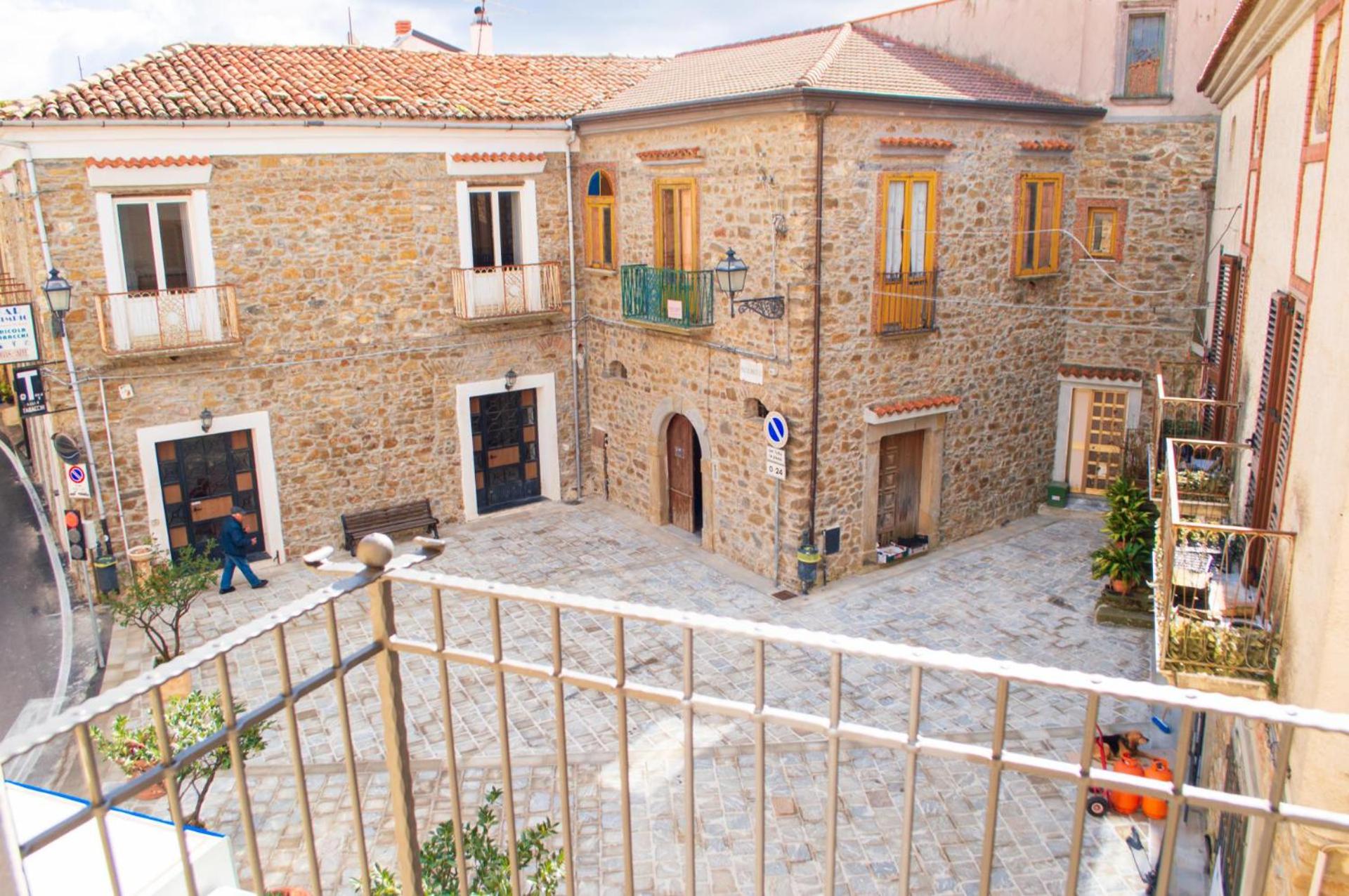 Quadruple Room with Balcony - Photo 3