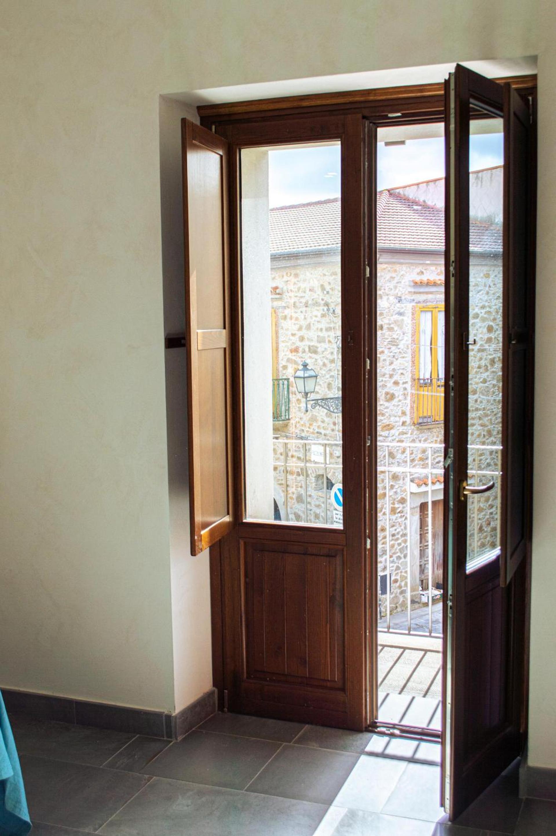 Quadruple Room with Balcony - Photo 2