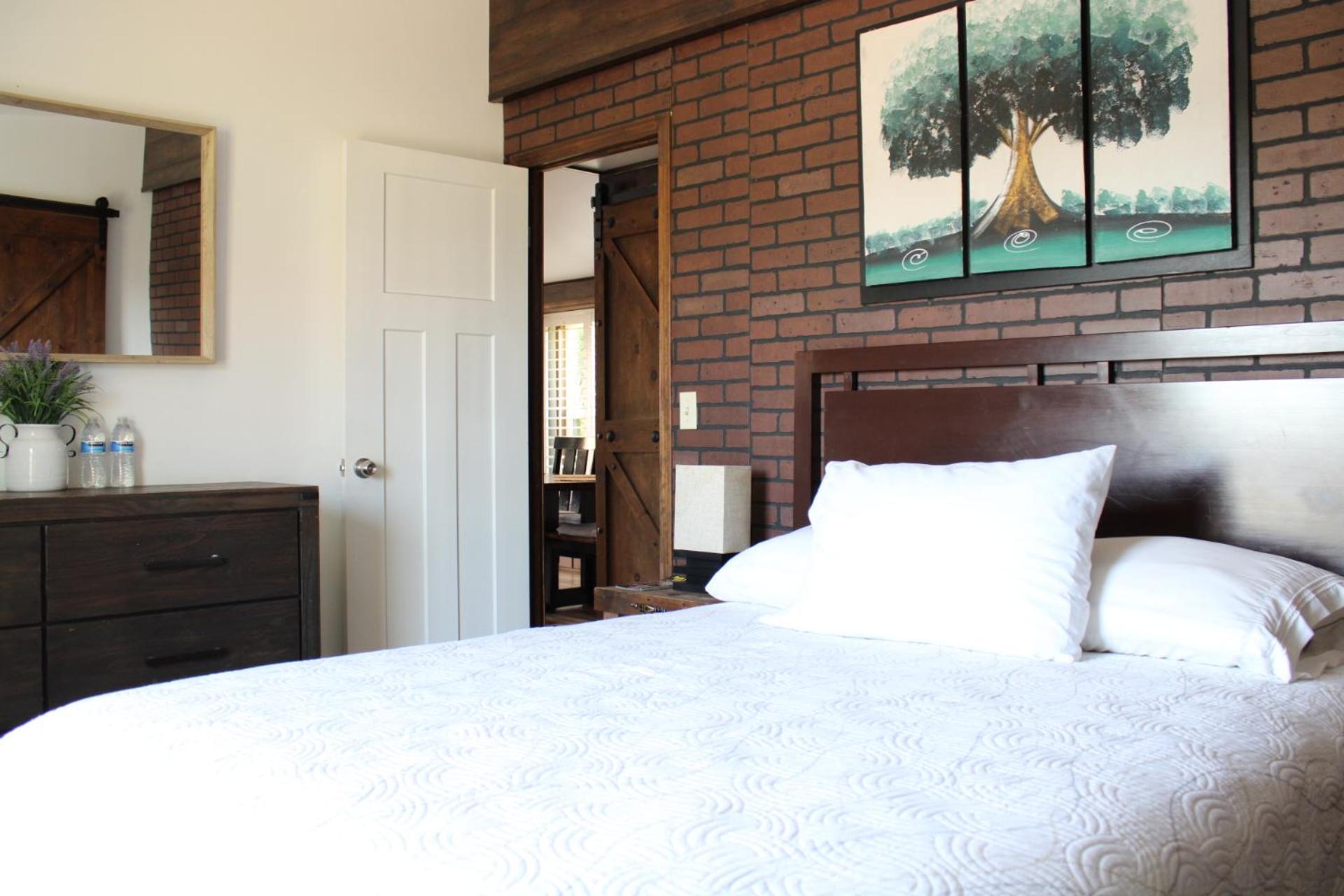 Two-Bedroom House - Photo 8