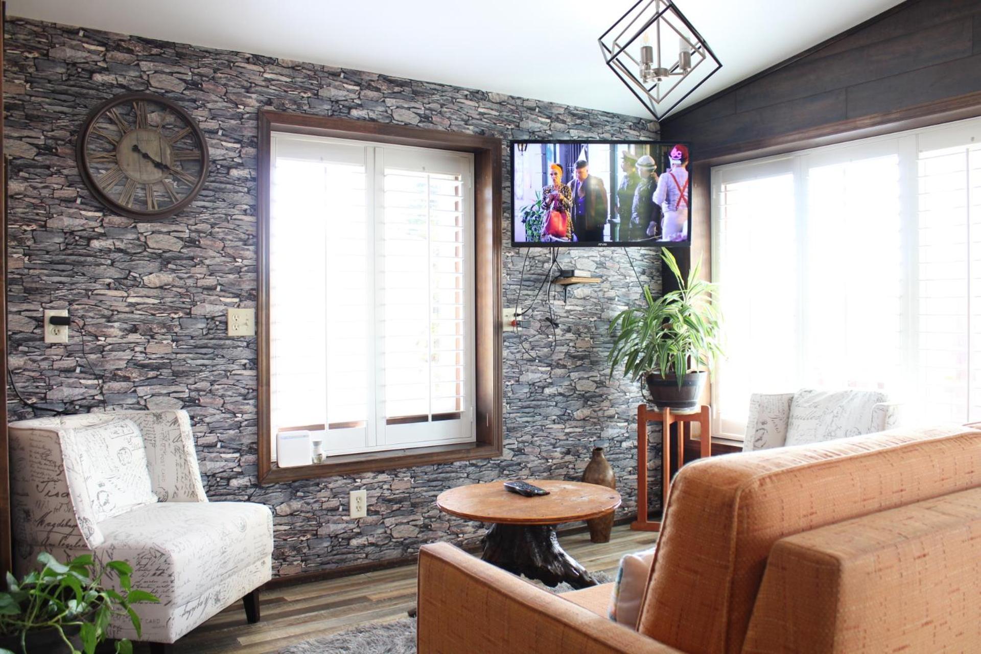 Two-Bedroom House - Photo 1
