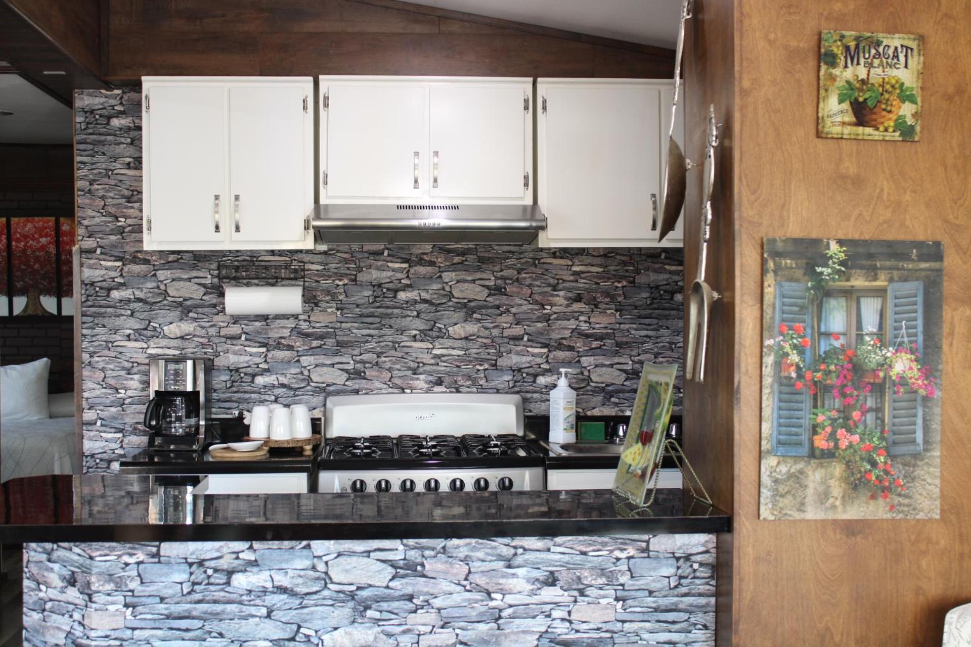 Two-Bedroom House - Photo 7