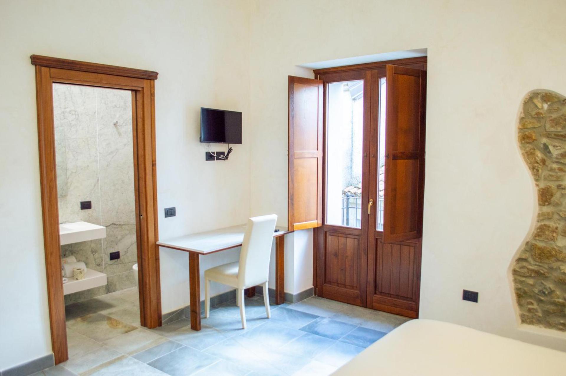 Triple Room with Balcony - Photo 6