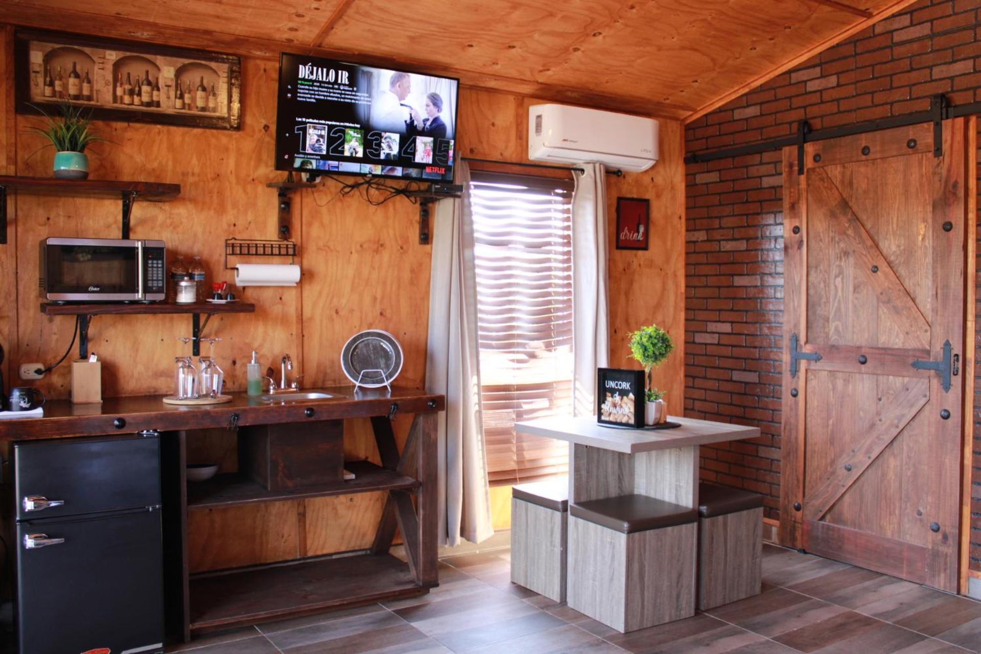 Suite - Photo 15