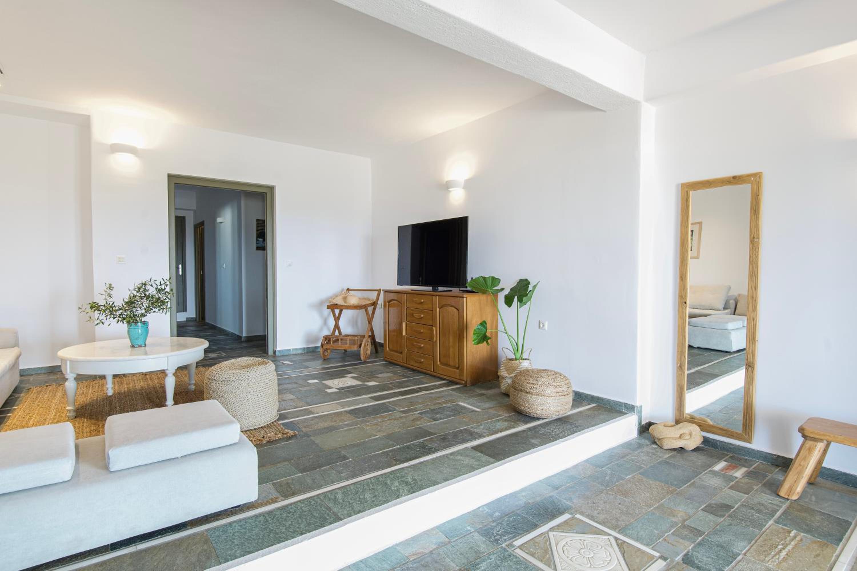 Three-Bedroom Villa with Shared Pool photo 3