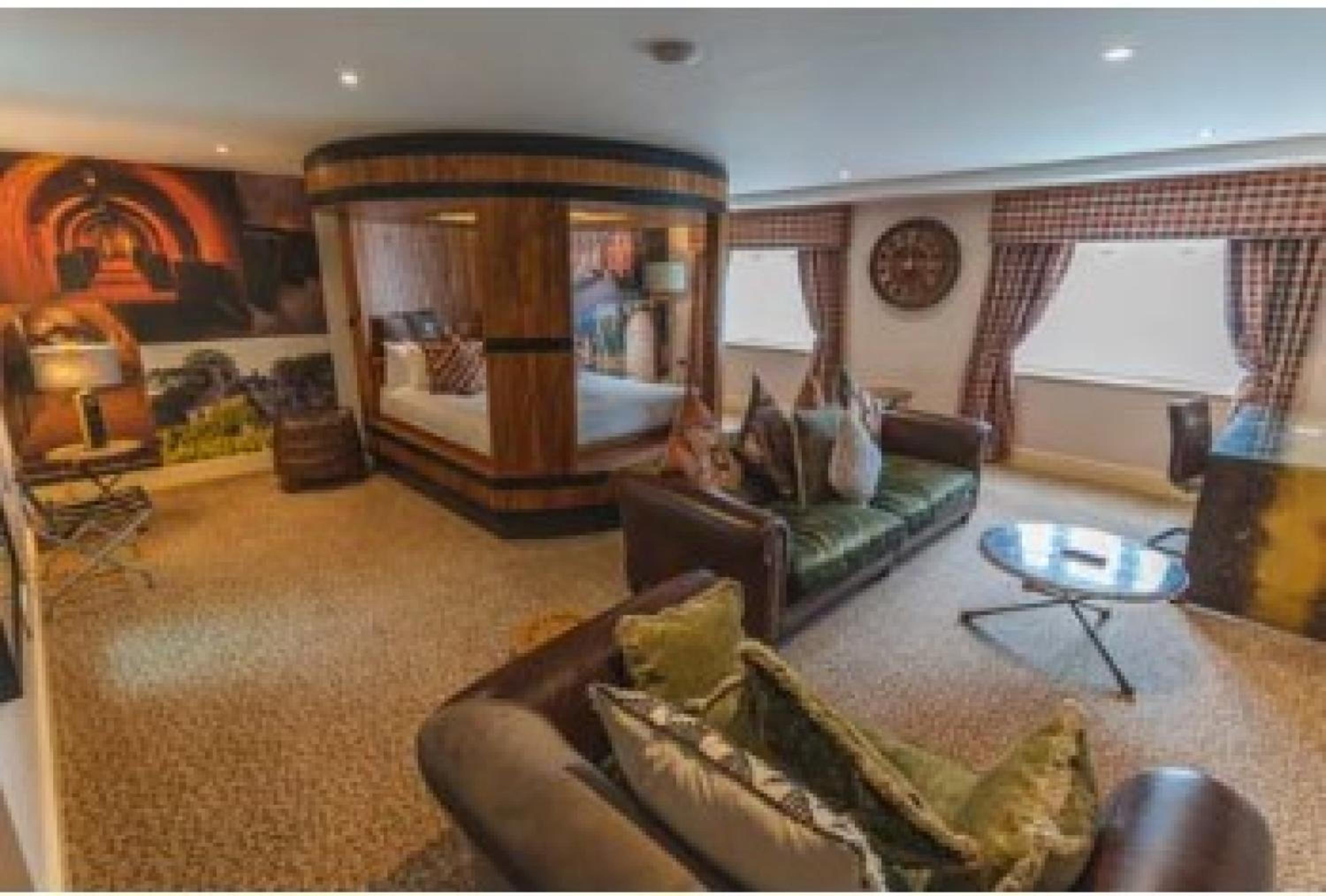 King Suite with Sauna - Non-Smoking - Photo 1