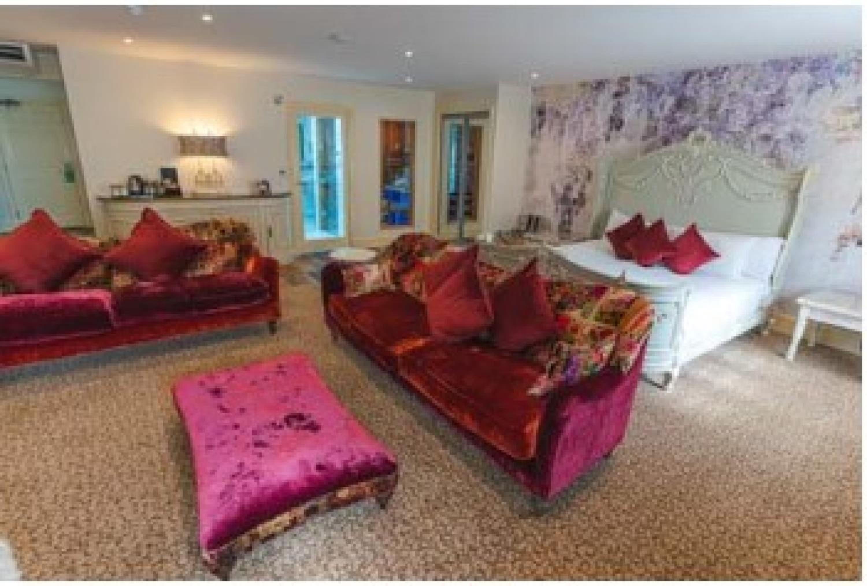 King Suite with Jetted Tub - Non-Smoking - Photo 1