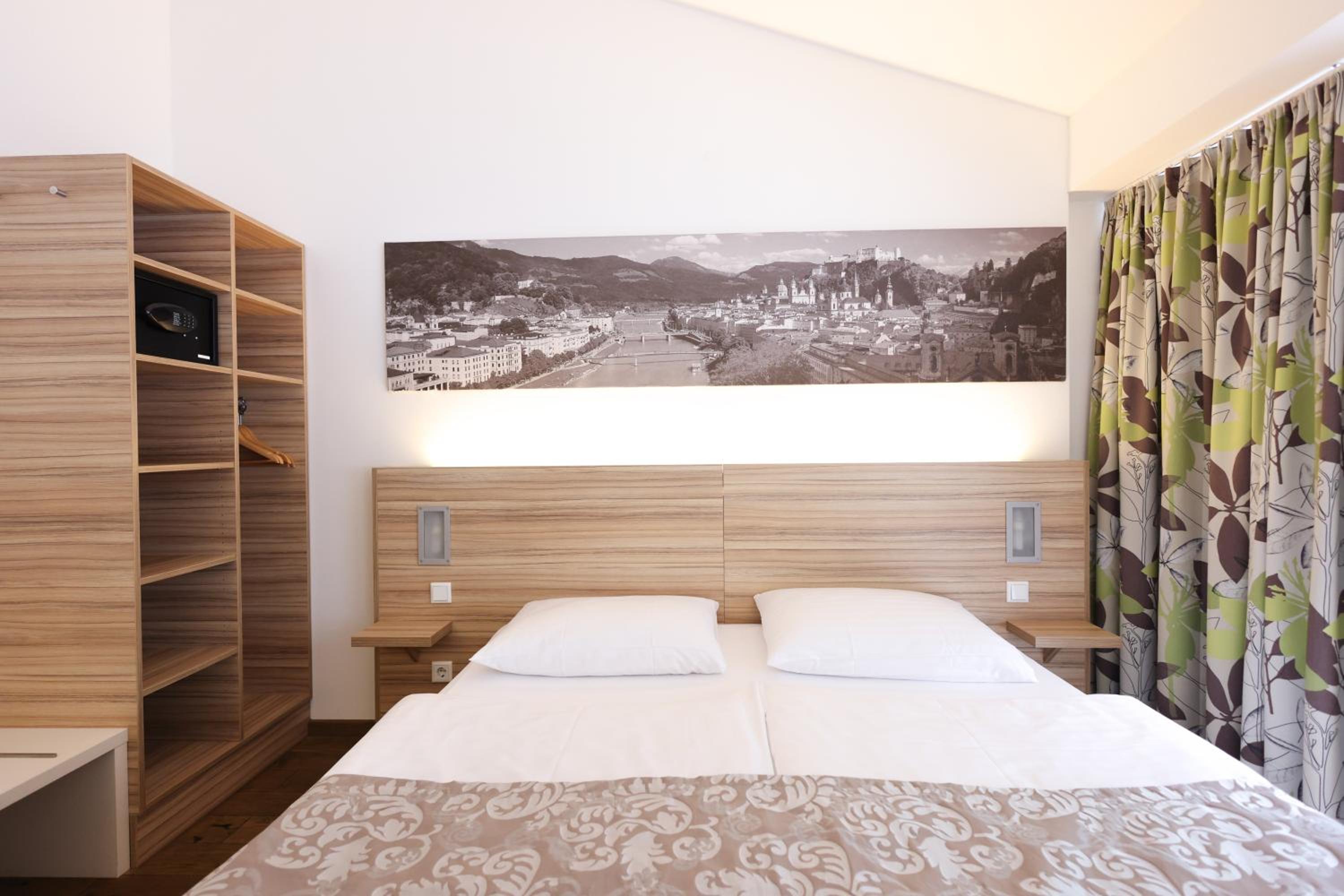Standard Single Room thumbnail 6
