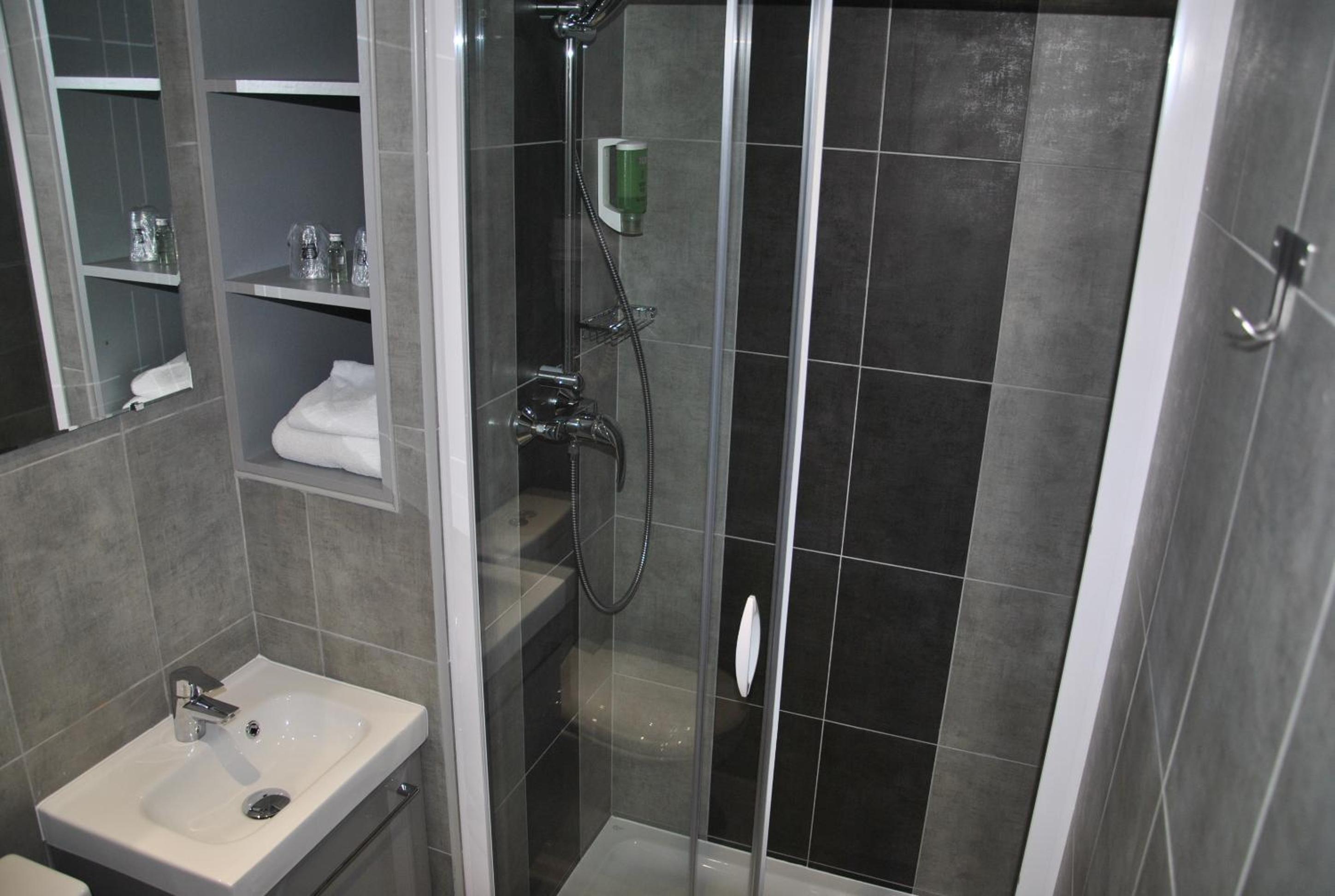 Double Room - Photo 10