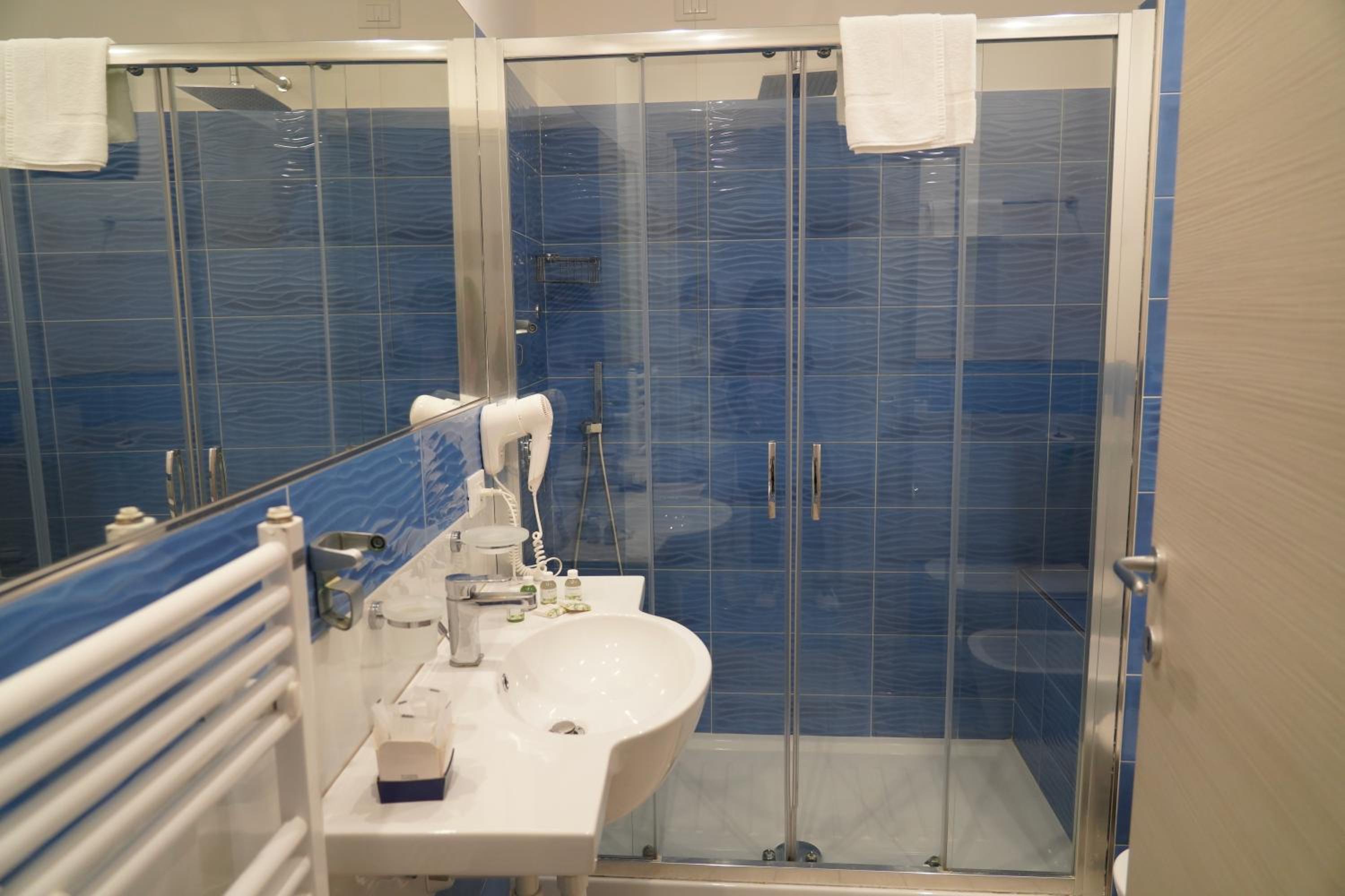 Superior Double Room - Photo 9