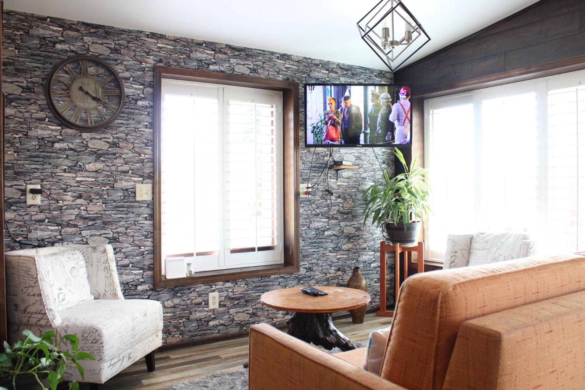 Two-Bedroom House - Photo 17