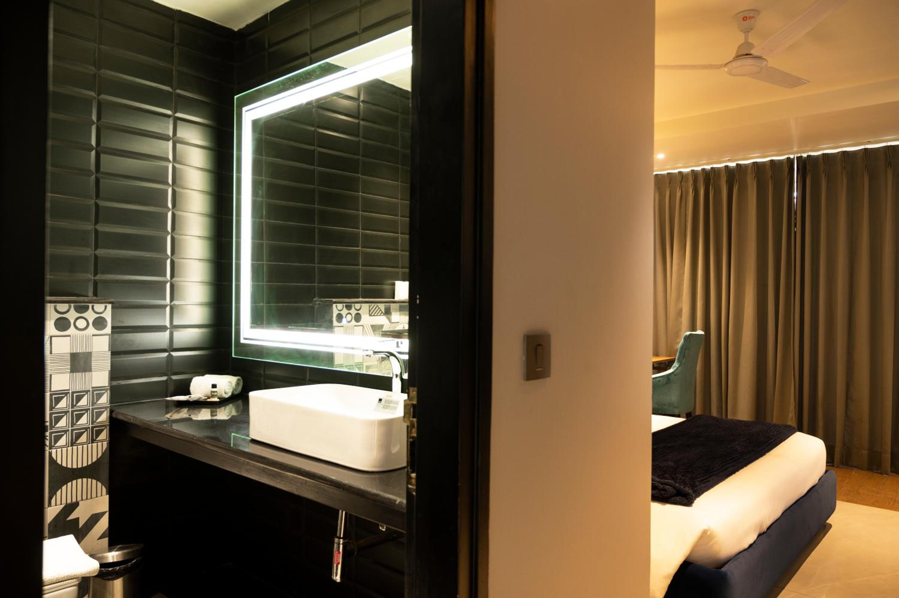 Deluxe Twin Room - Photo 6