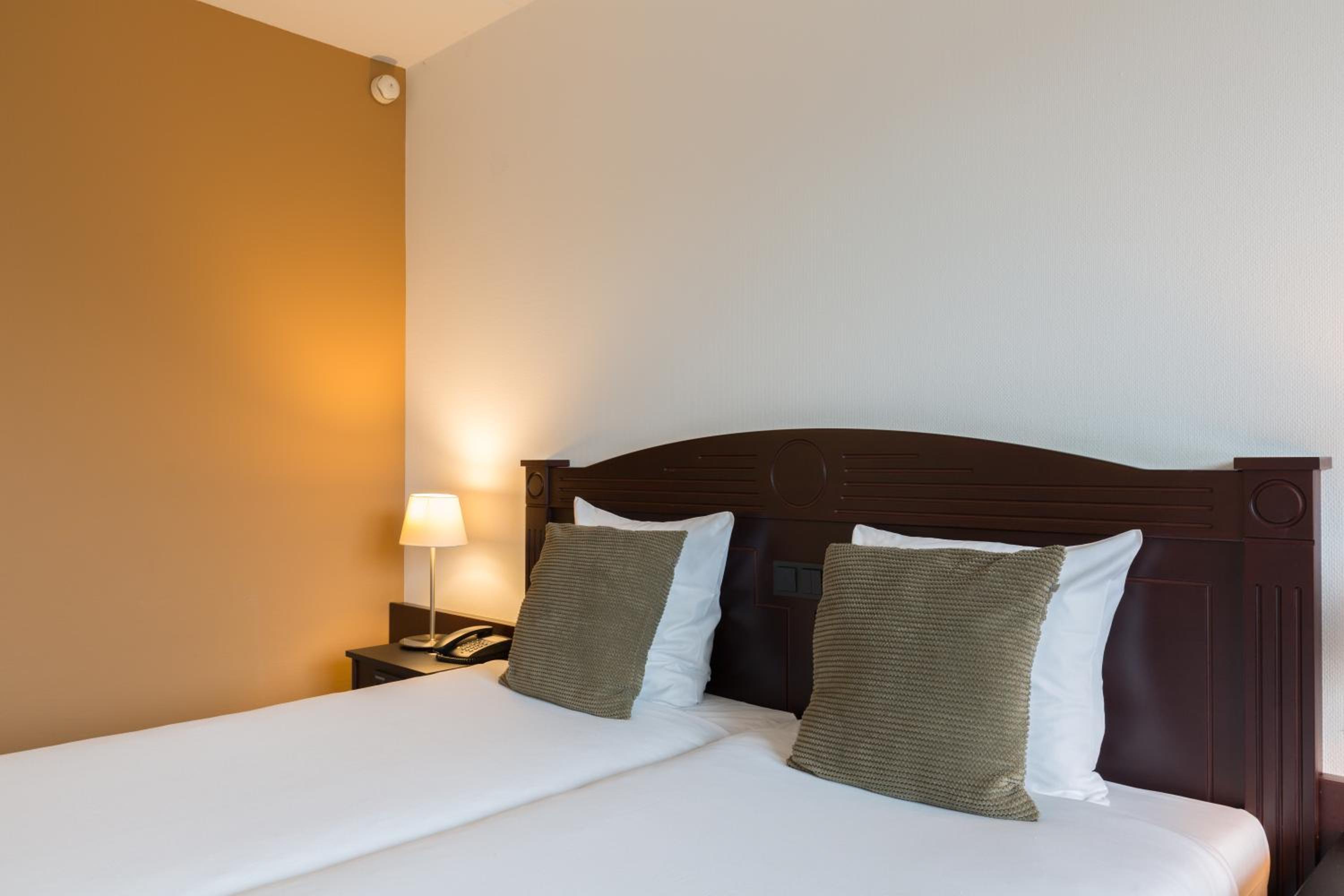 Deluxe Room - Photo 3