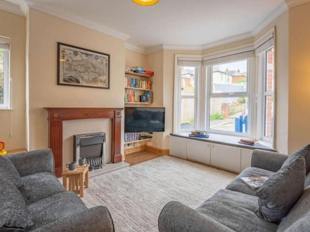 Three-Bedroom House photo 1