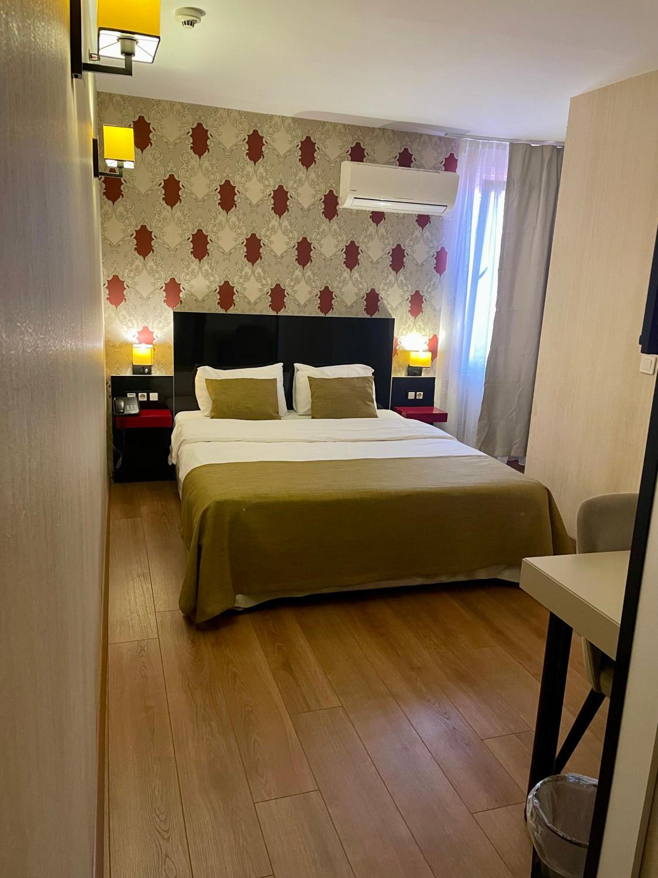 Large Double or Twin Room photo 1