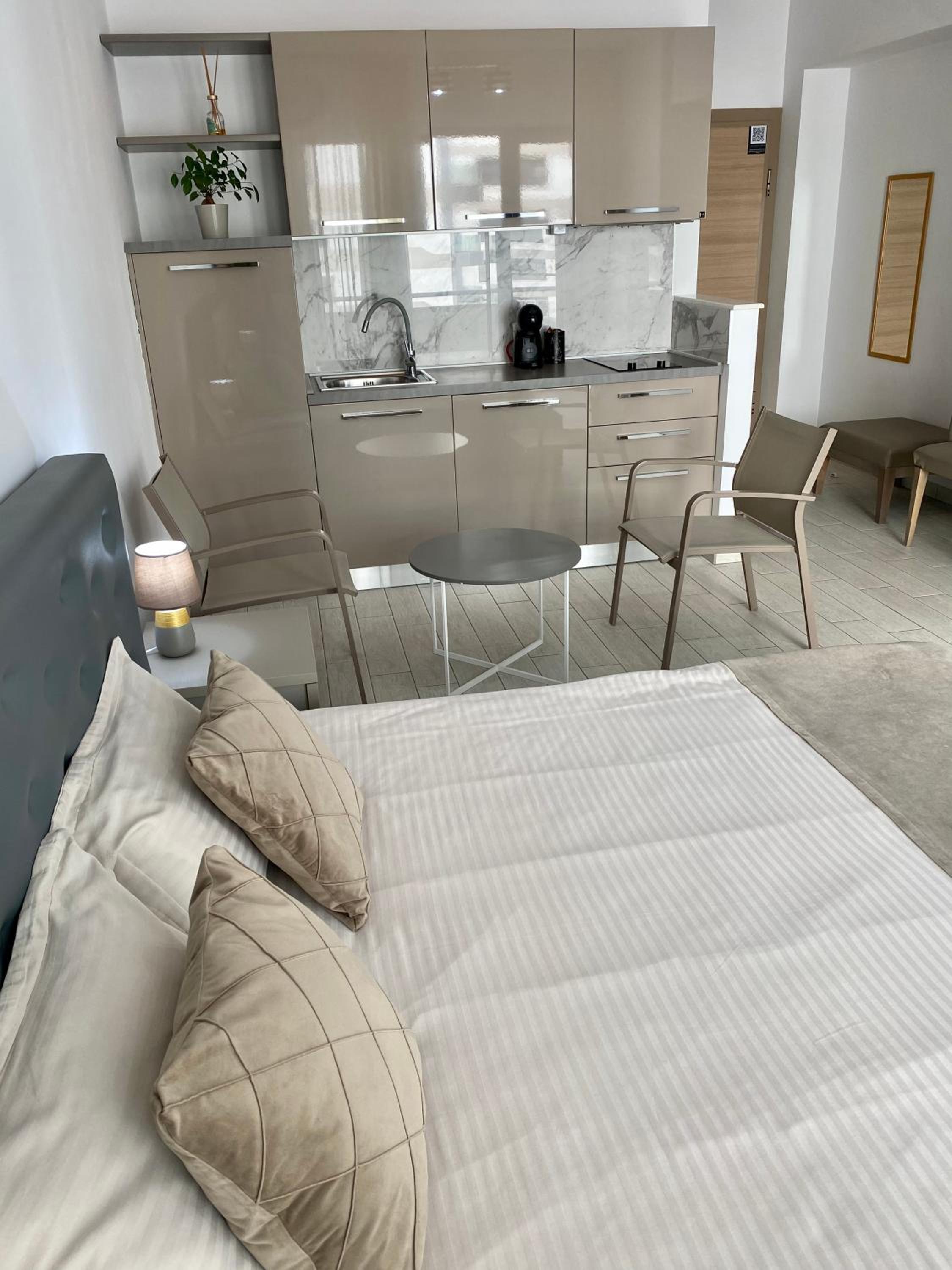 One-Bedroom Apartment - Photo 9