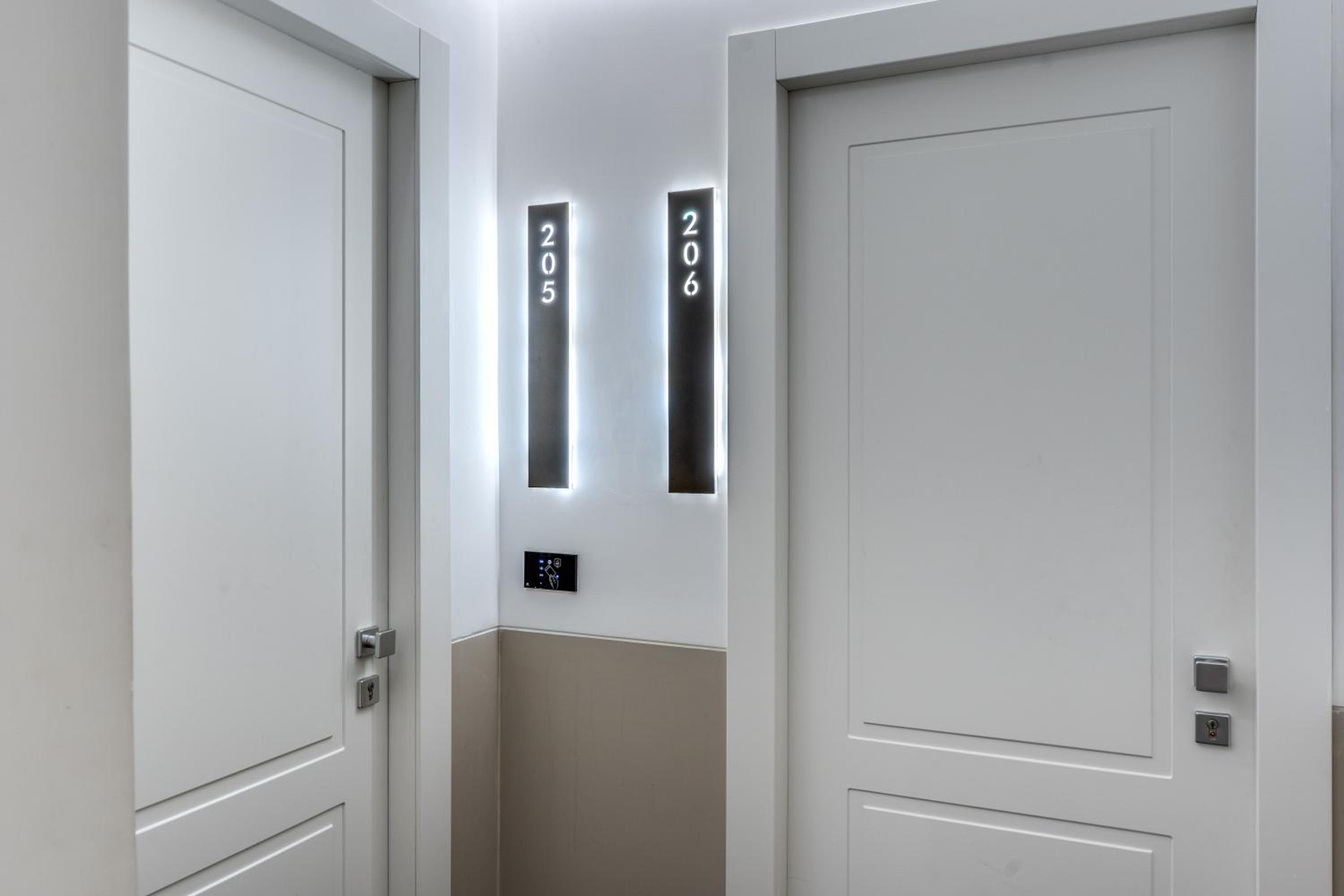 Double or Twin Room with Pantheon View thumbnail 6