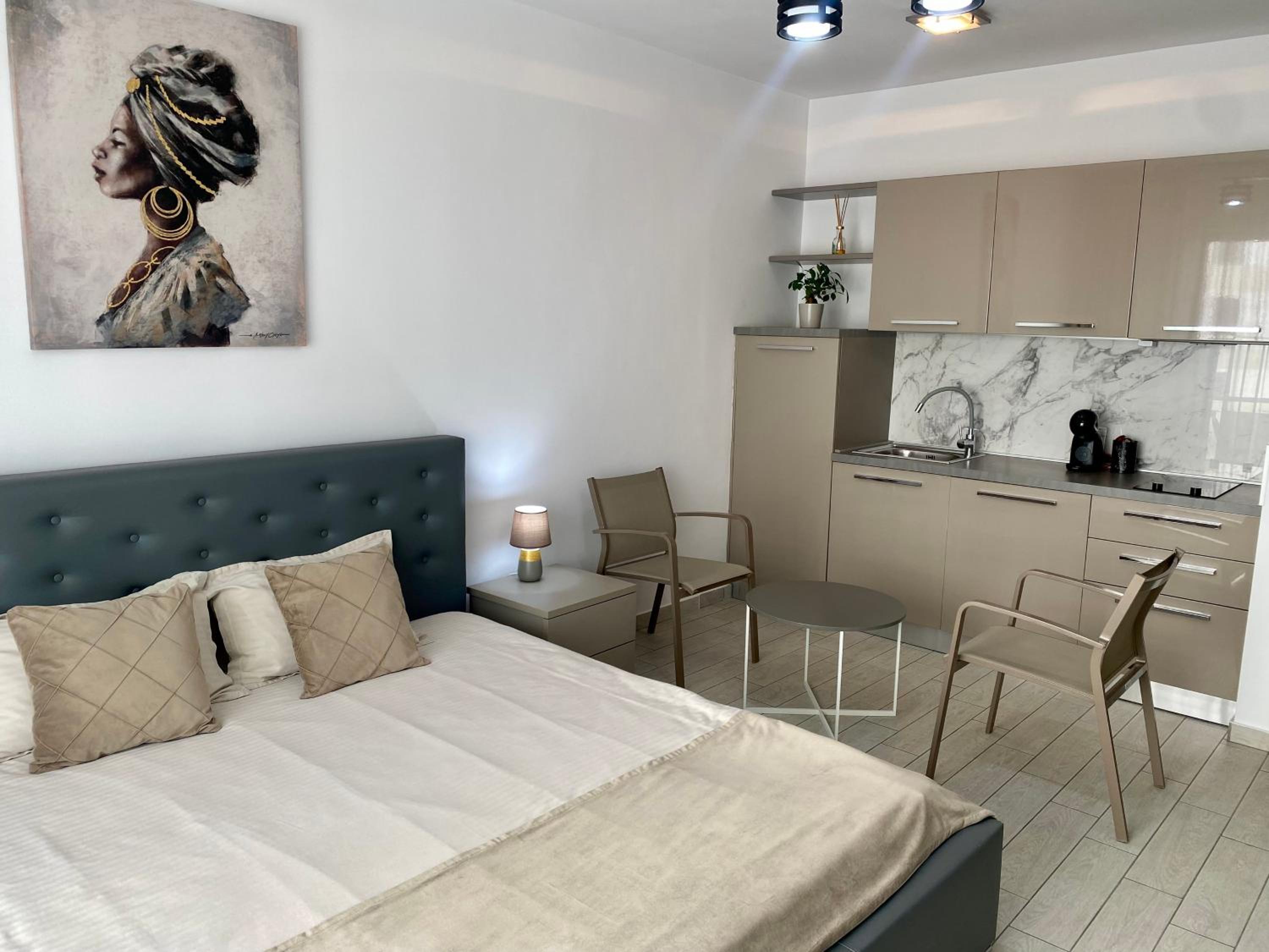One-Bedroom Apartment - Photo 12
