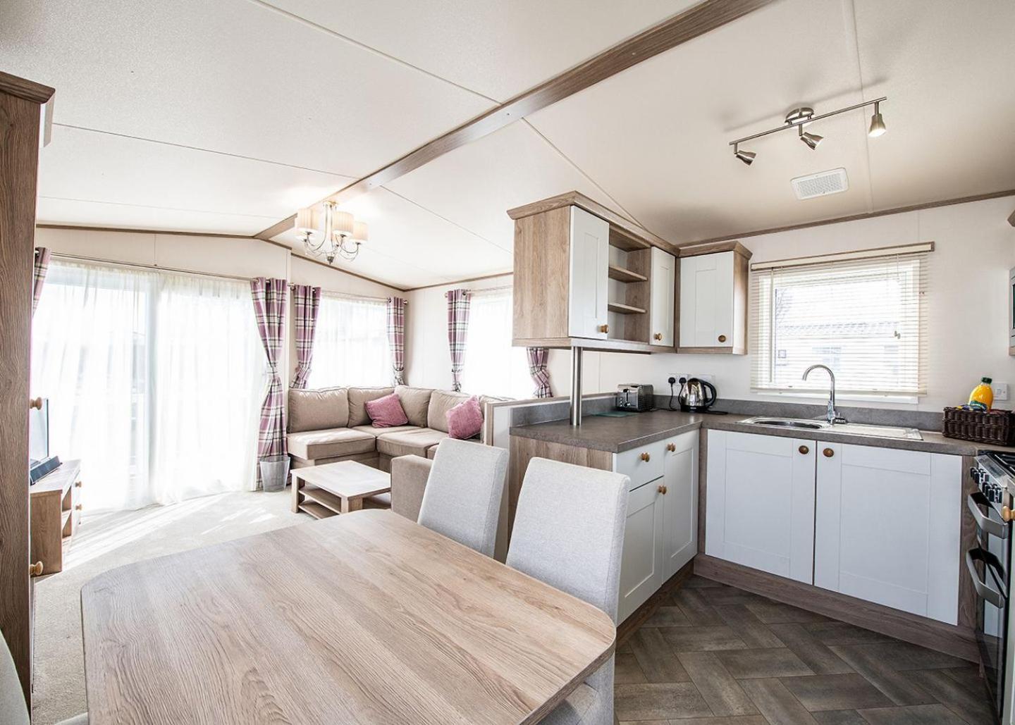 Three-Bedroom Mobile Home photo 3