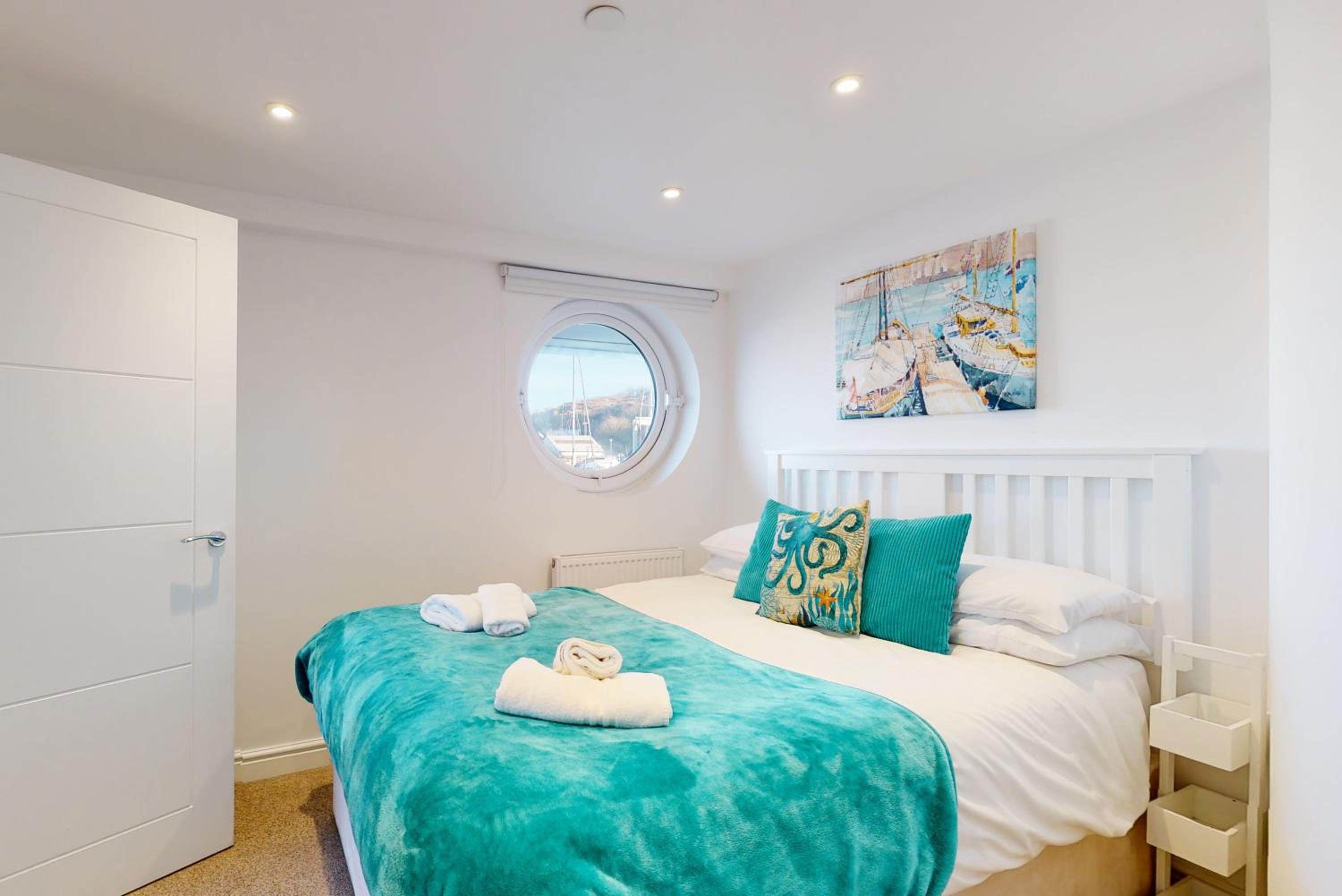 Two-Bedroom Apartment - Photo 7