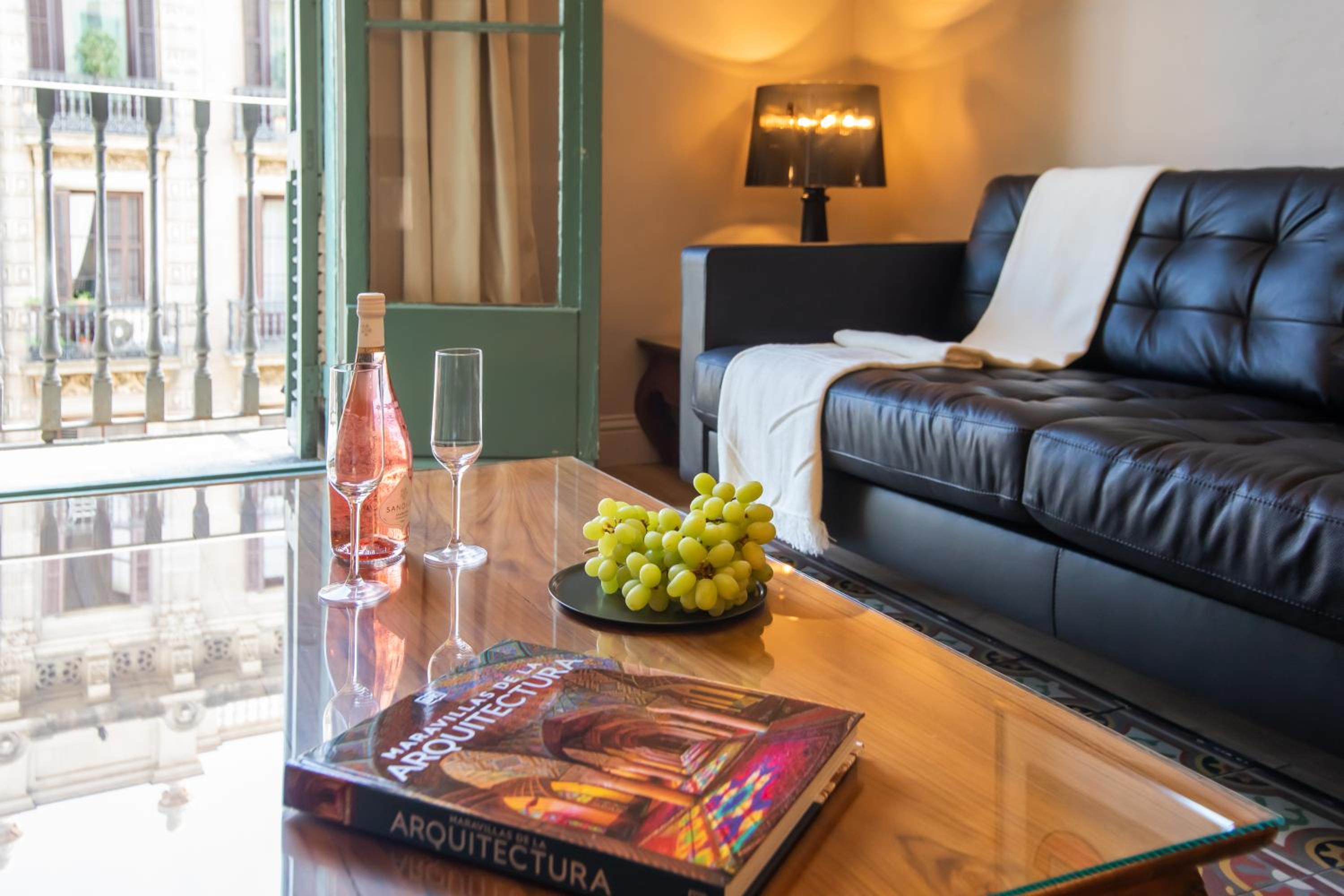 Apartamento con Balcón 2- Diputación 317