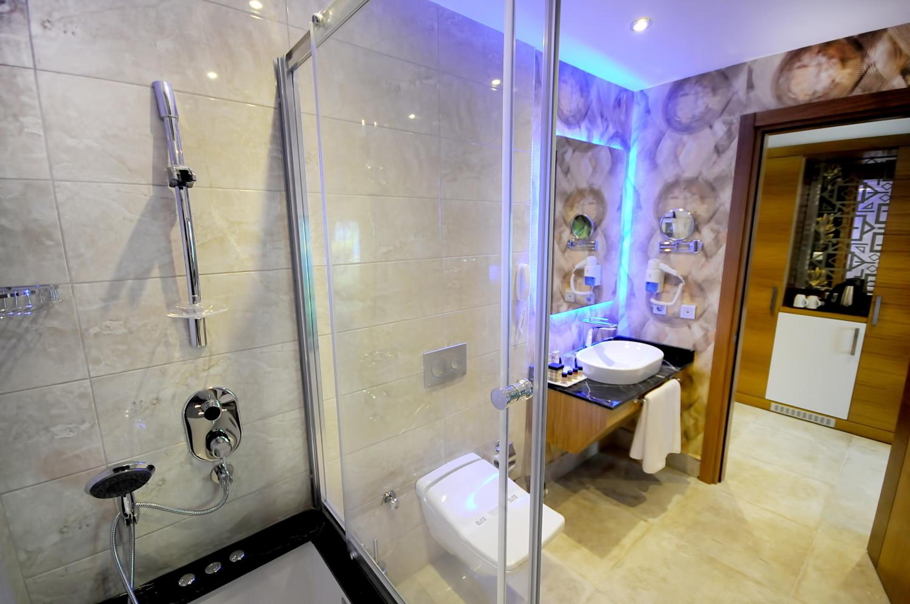 King Suite - Photo 3