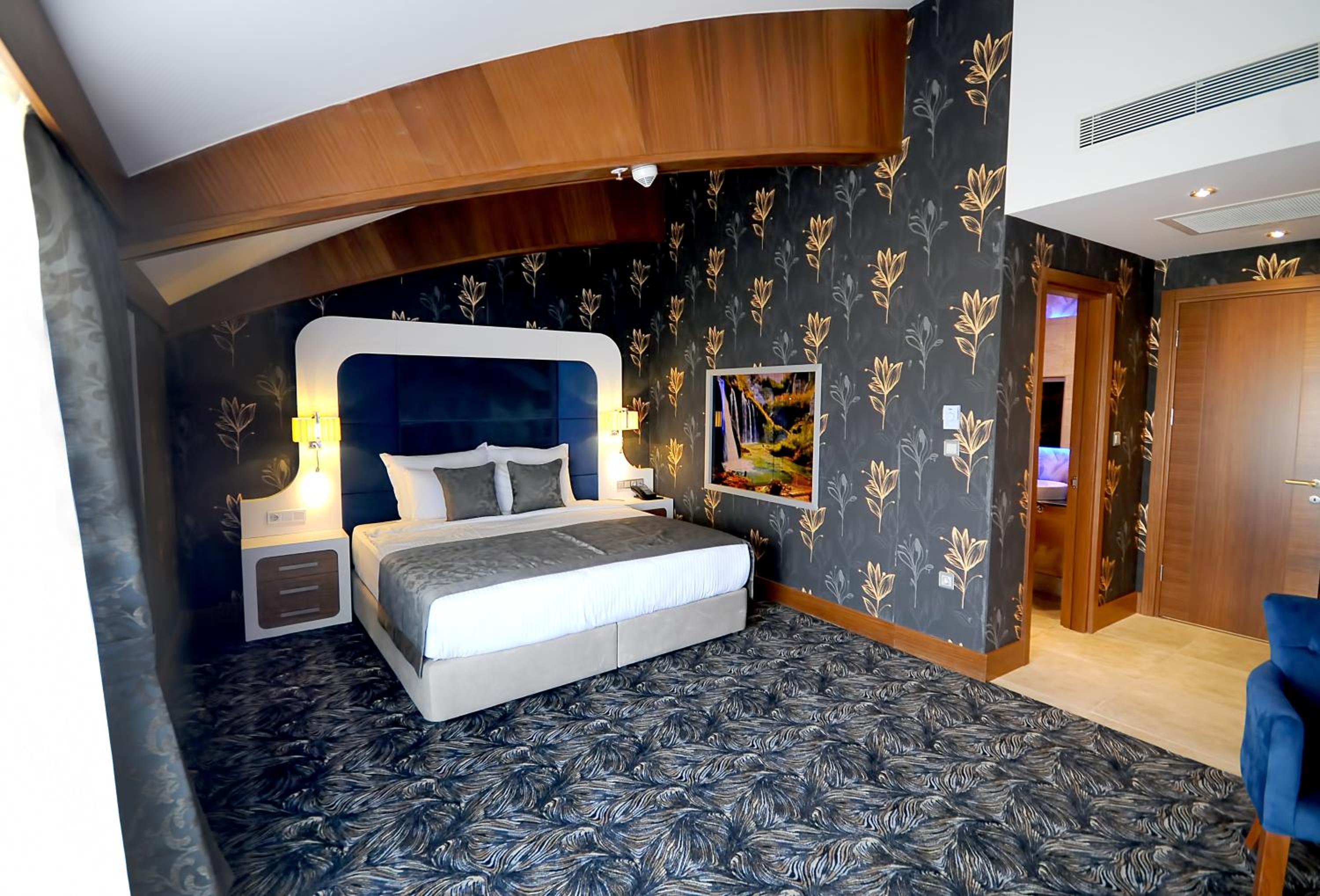 King Suite - Photo 5